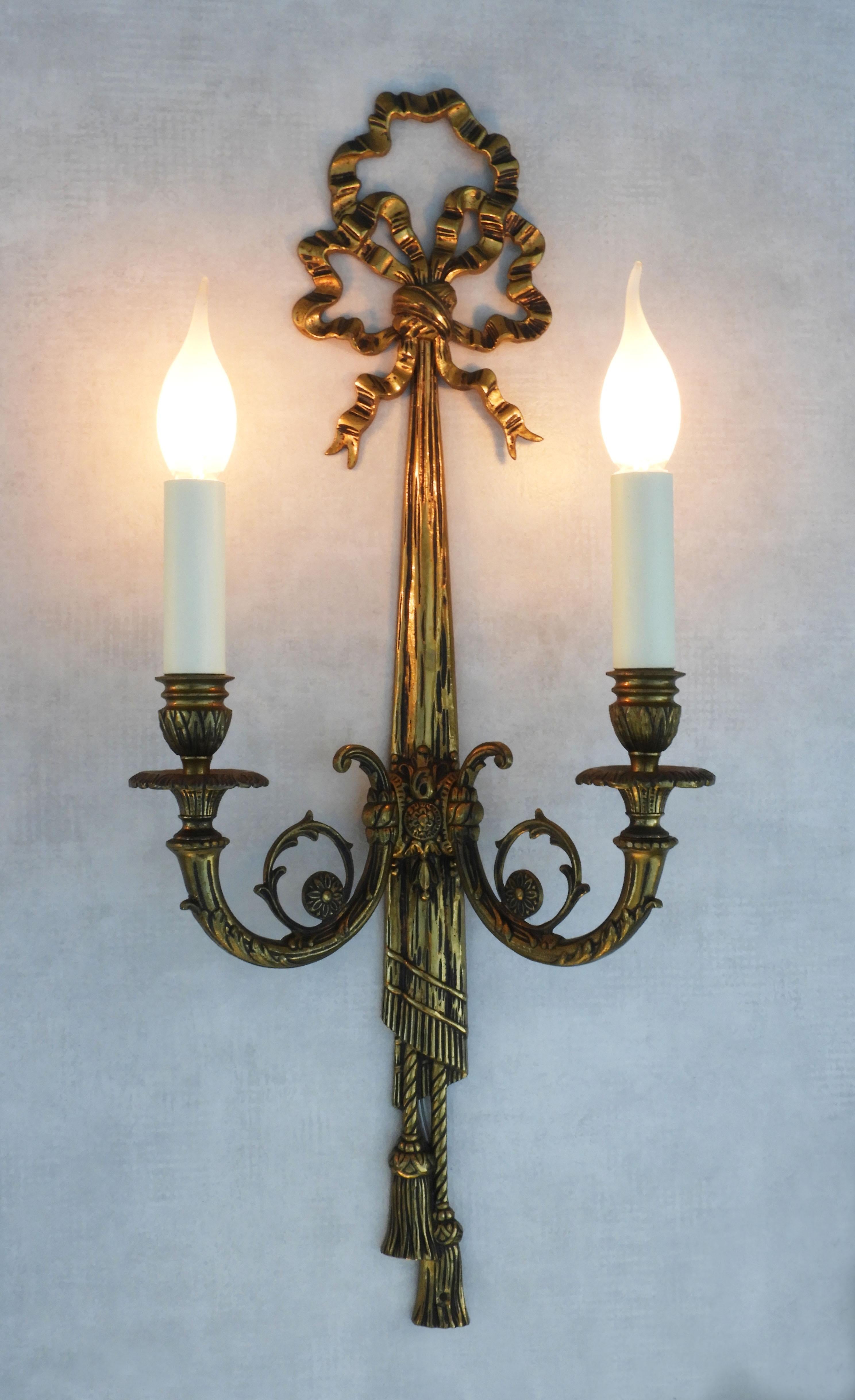 Louis XVI Revival Bow and Tassel Wall Light Sconces, circa 1950s, France In Good Condition In Trensacq, FR