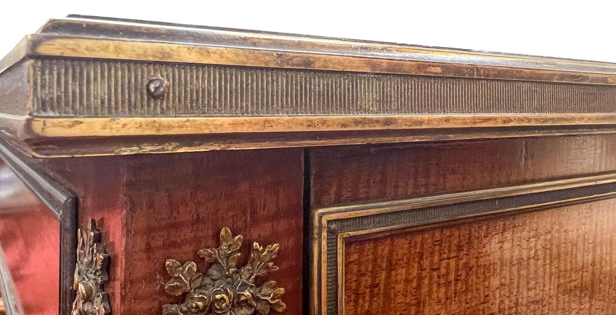 Louis XVI Revival Flip-Top Dressing Table with Ormolu Mounts, Late 19th Century in vendita 8