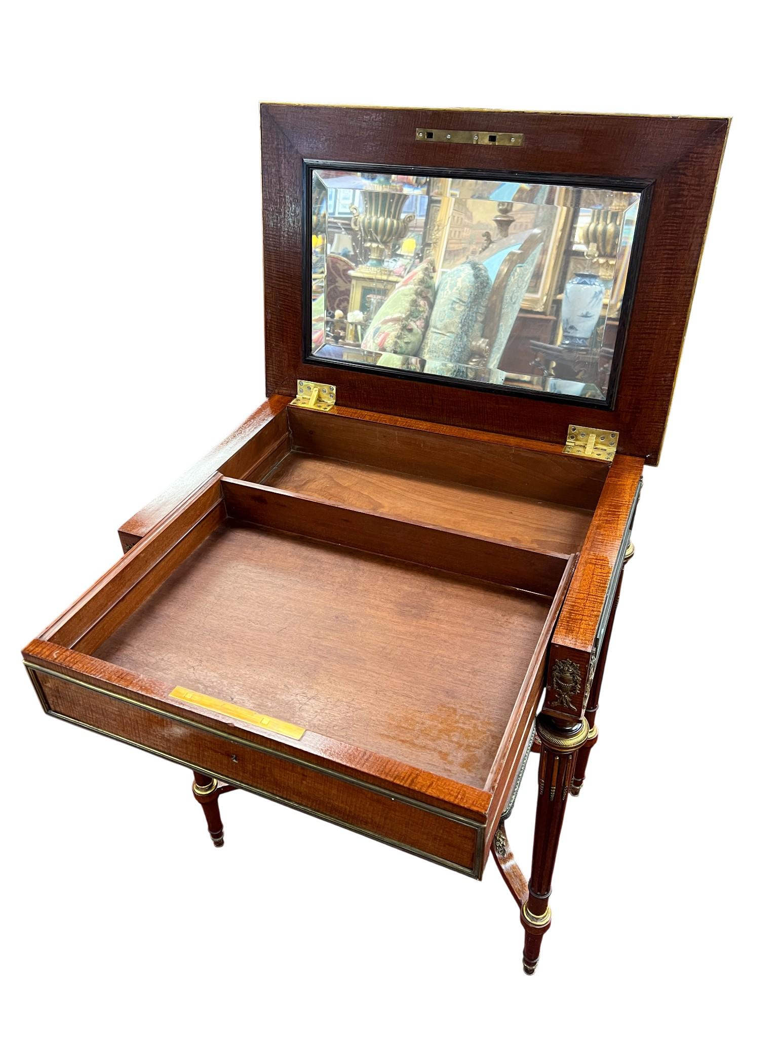 Fine XIX secolo Louis XVI Revival Flip-Top Dressing Table with Ormolu Mounts, Late 19th Century in vendita
