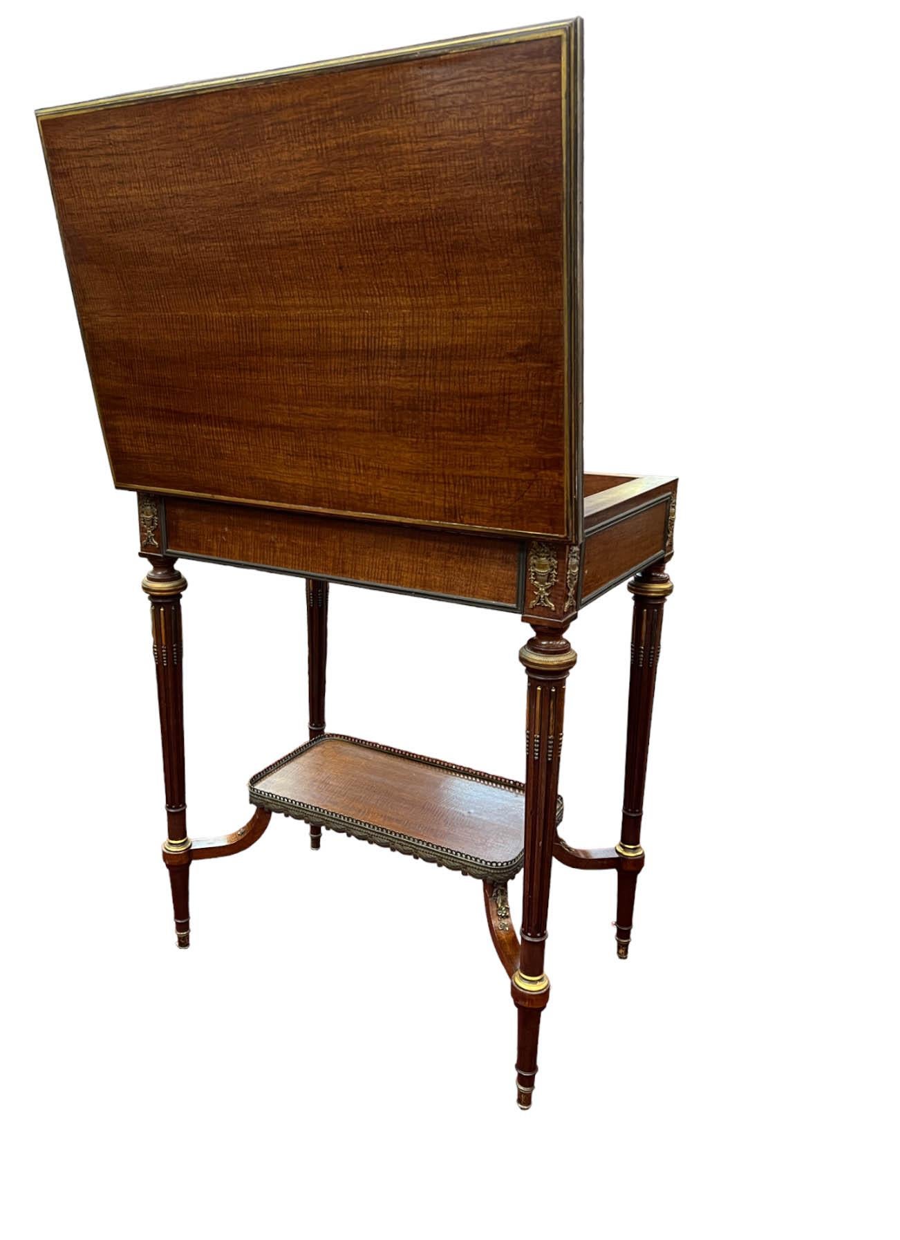 Louis XVI Revival Flip-Top Dressing Table with Ormolu Mounts, Late 19th Century in vendita 1
