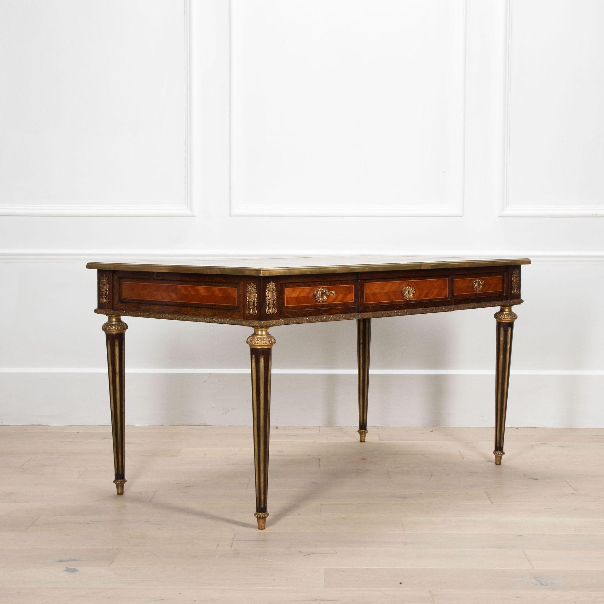Francese Scrivania in legno di Revival Luigi XVI in vendita