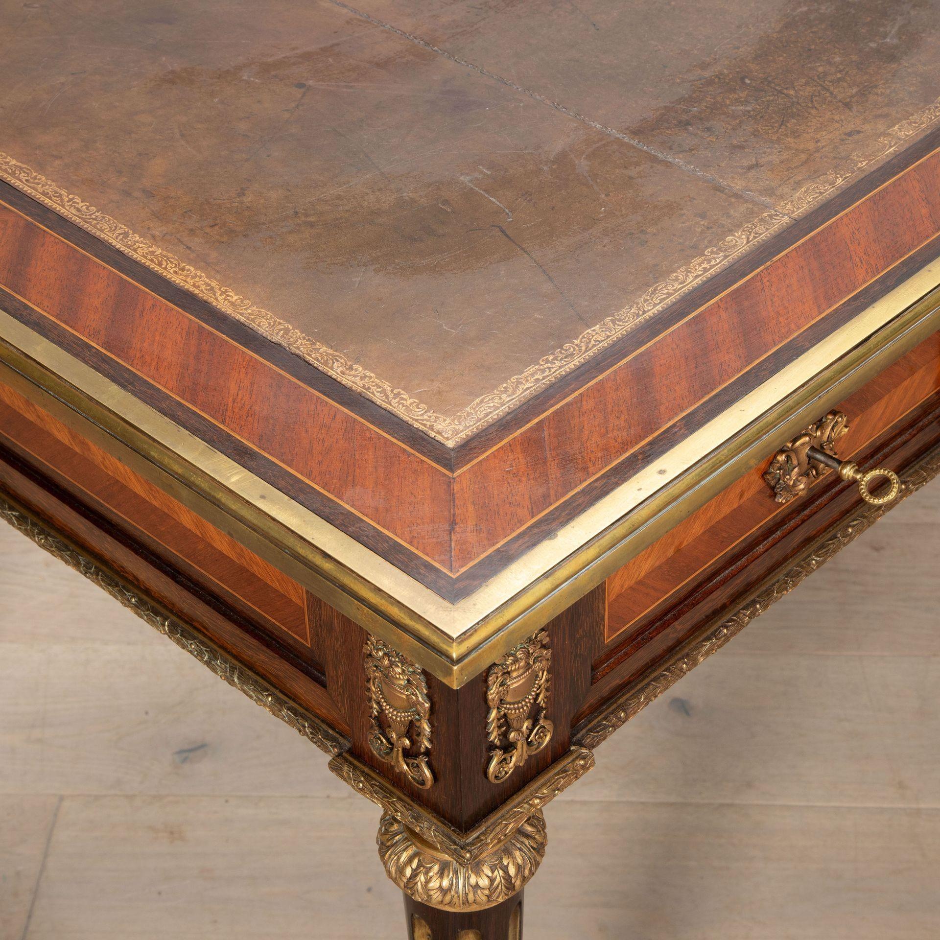 XX secolo Scrivania in legno di Revival Luigi XVI in vendita