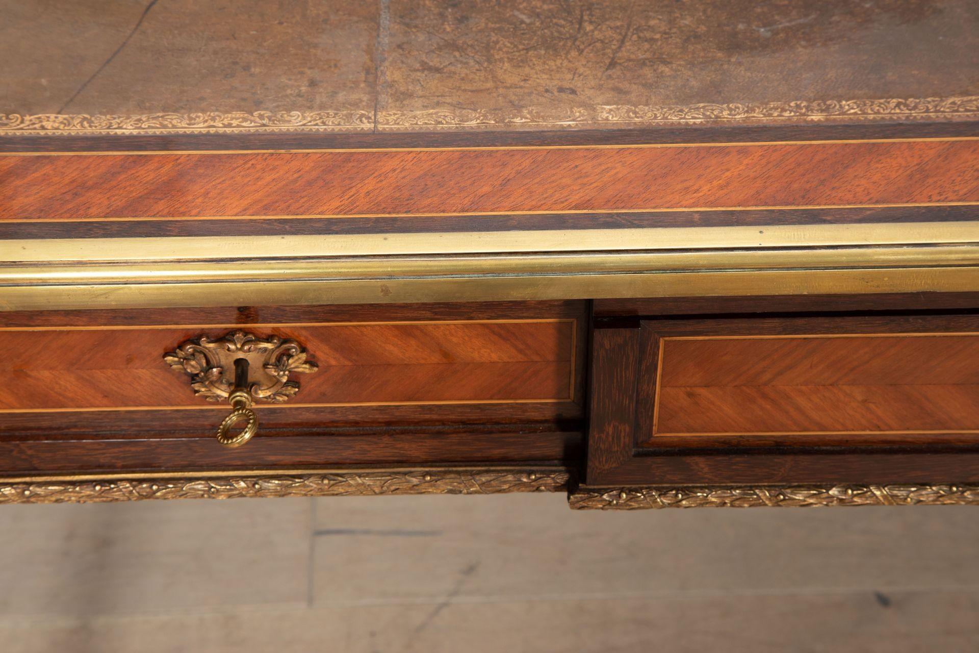 Scrivania in legno di Revival Luigi XVI in vendita 1