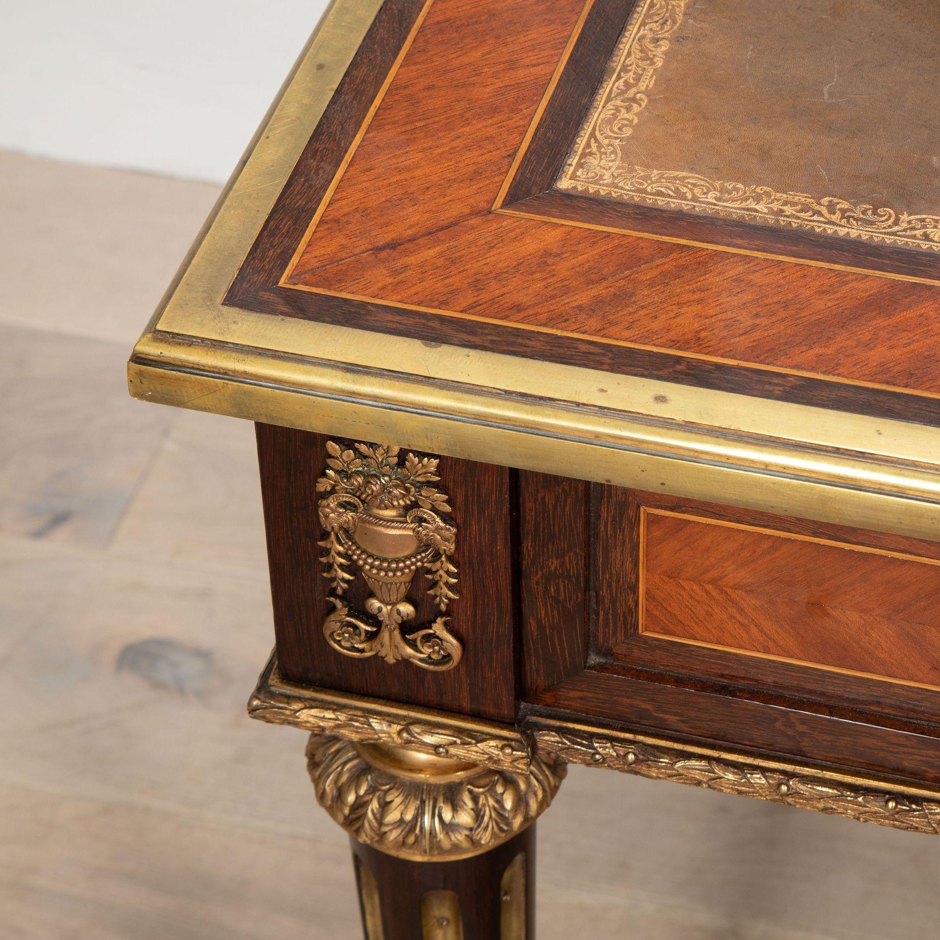 Scrivania in legno di Revival Luigi XVI in vendita 2