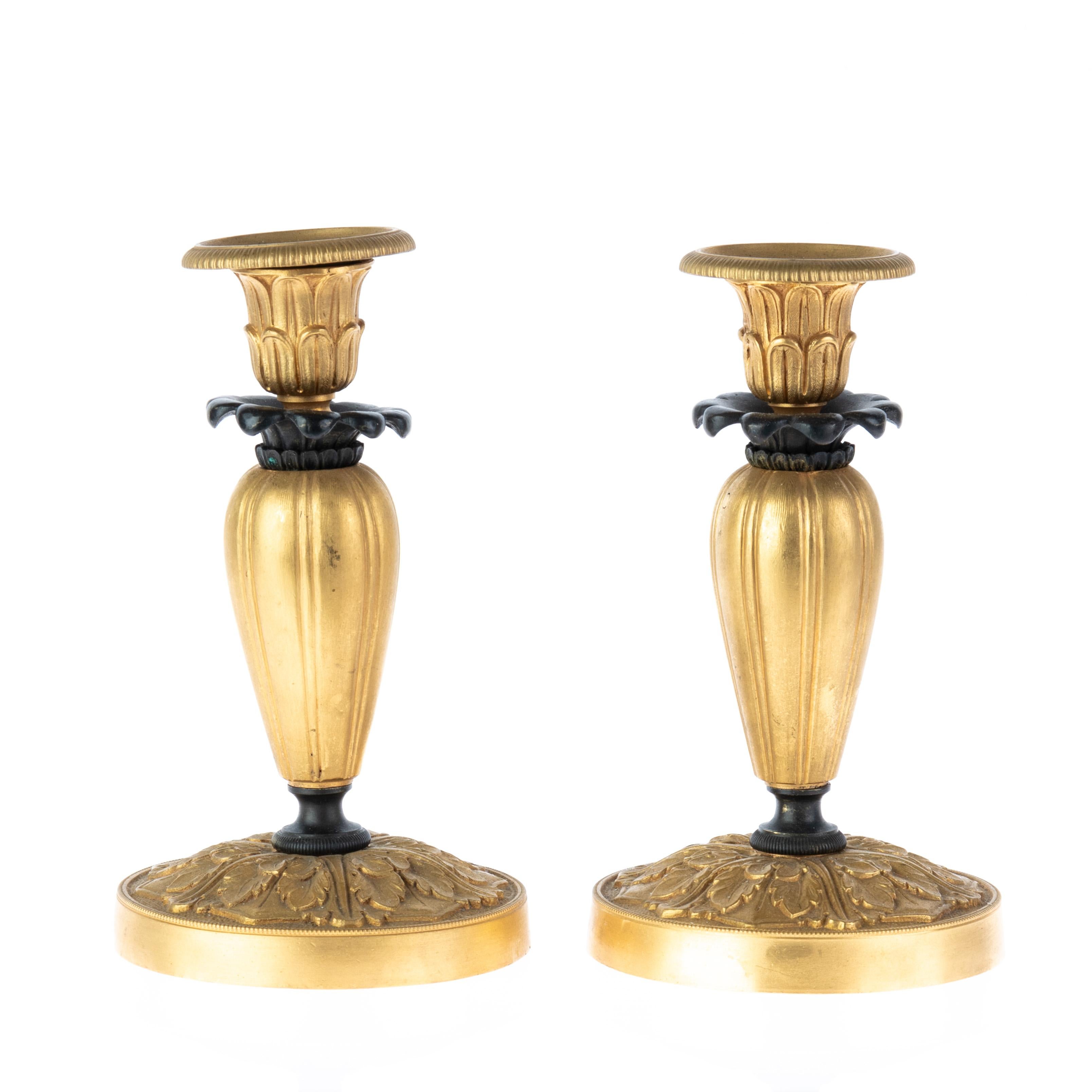 Candeleros de bronce con acanto de estilo rococó del Renacimiento Luis XVI Siglo XIX en Bueno estado para la venta en Nottingham, GB