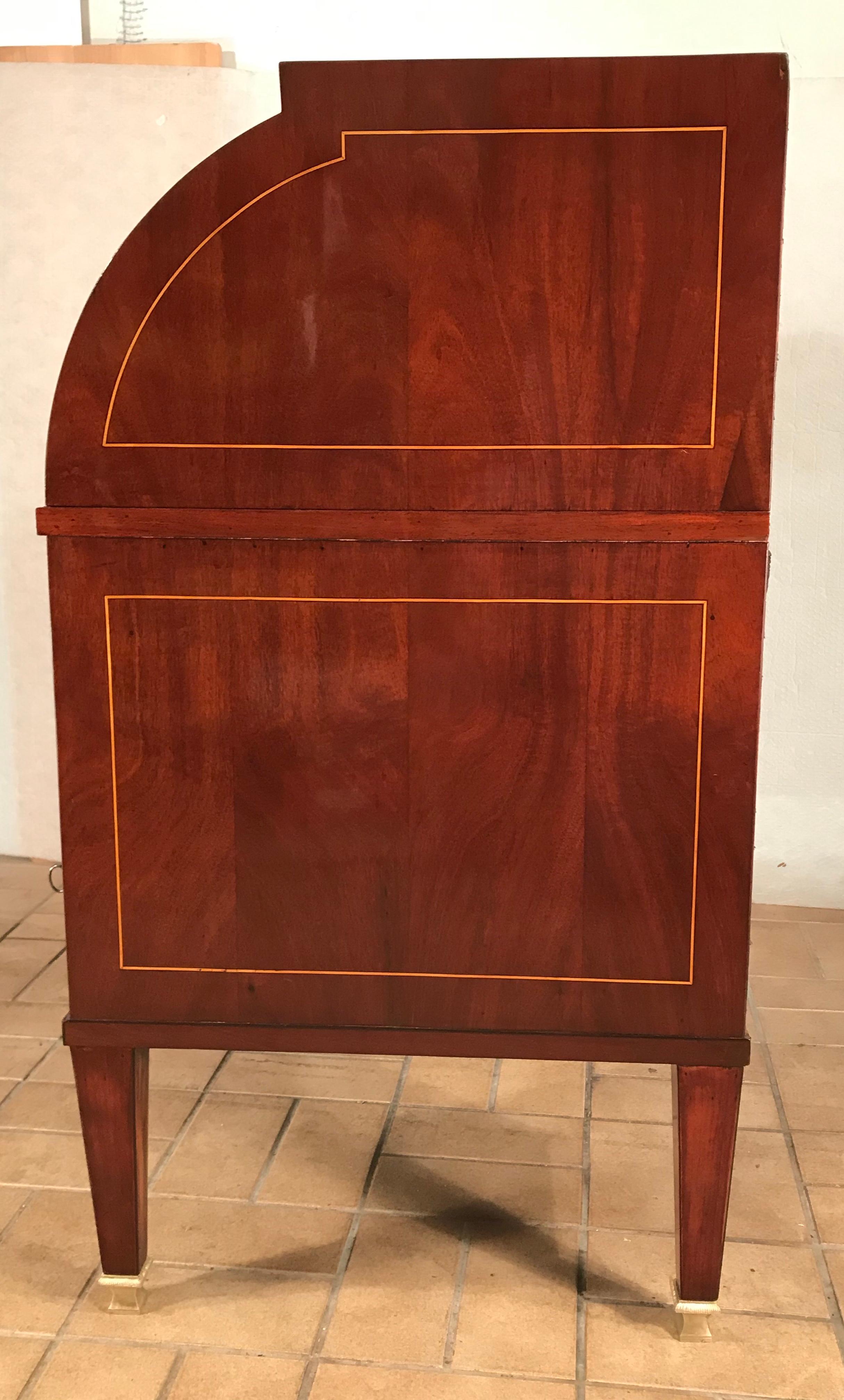 Louis XVI Rolltop Desk, France 1780, Mahogany In Good Condition For Sale In Belmont, MA