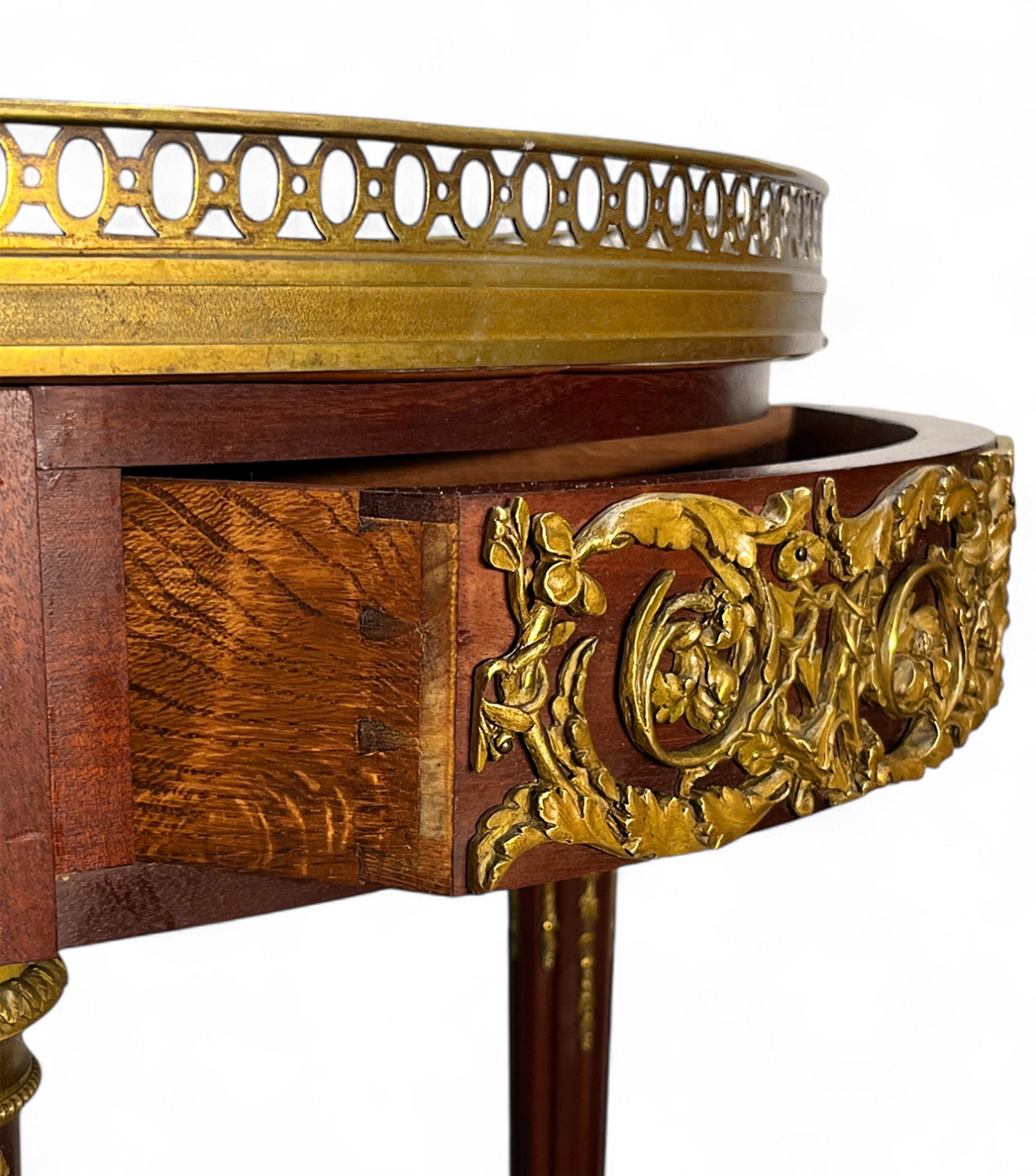 Louis XVI  Table d'appoint en marbre rouge Att to Francois Linke en vente 2