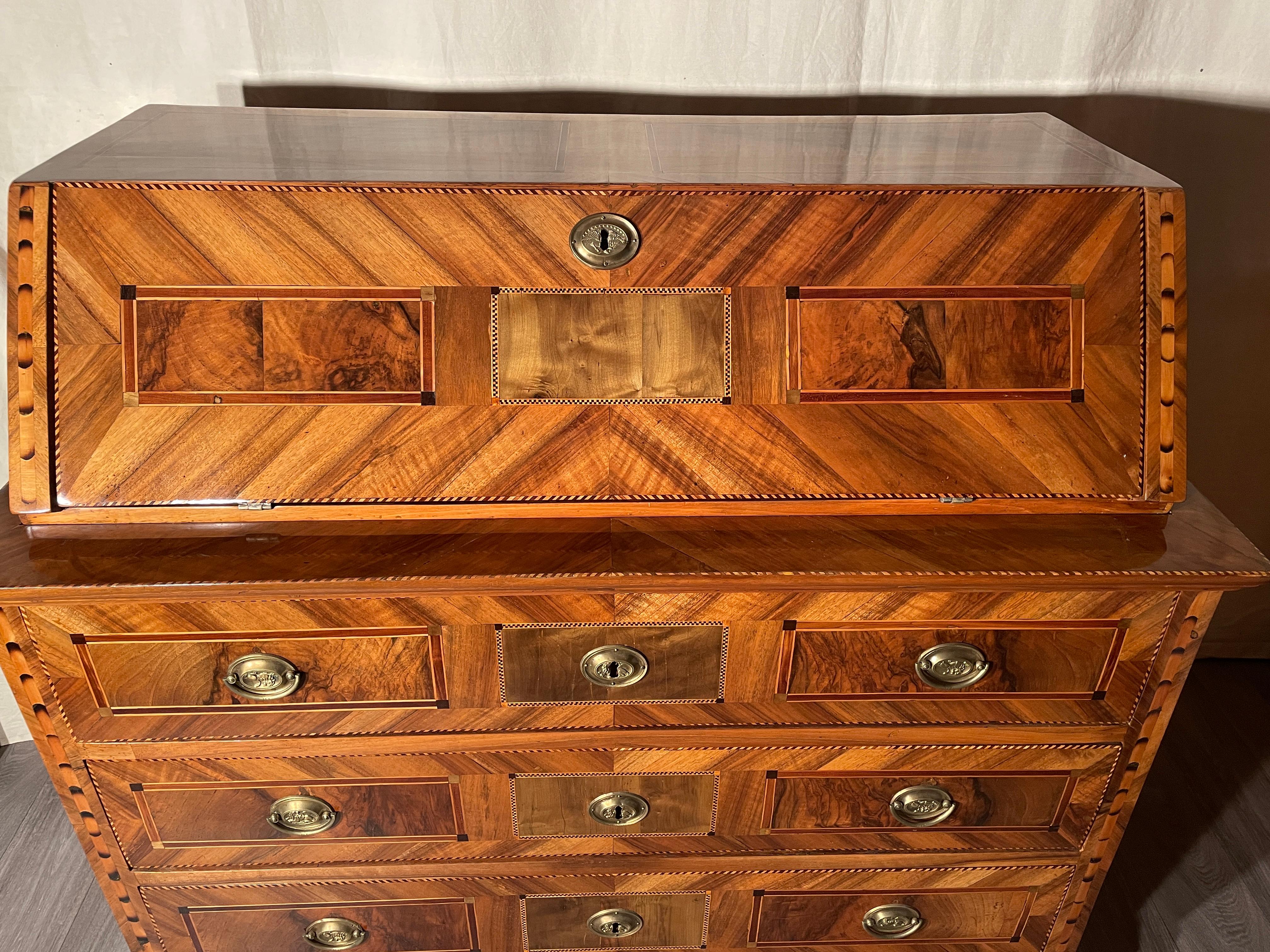This original Louis XVI Secretary Desk dates back to 1780 and comes form the southern part of Germany. It is a real beauty! The lower part has two large drawers. The upper part has a sloping writing flap, behind it are 5 drawers and one open