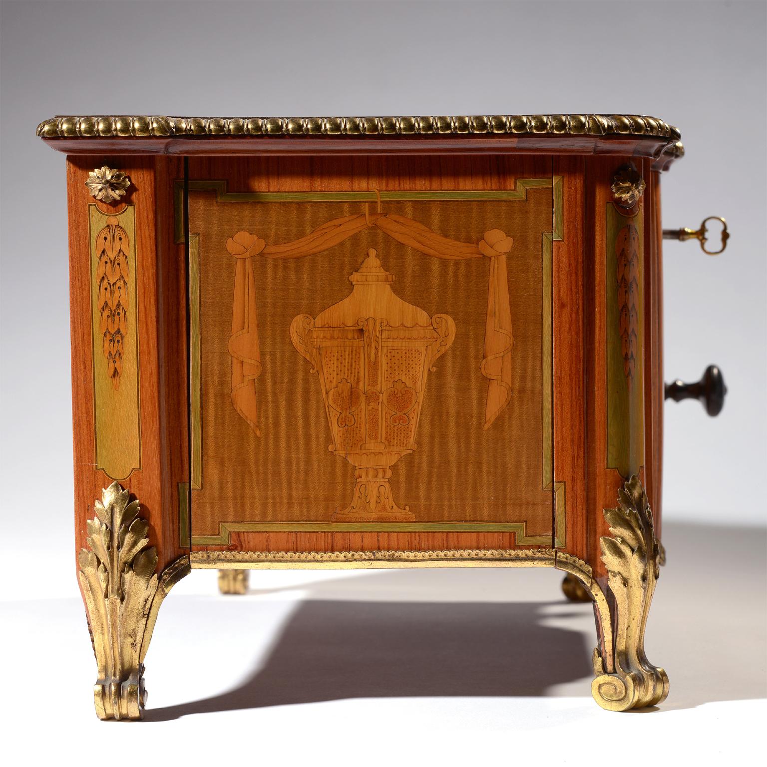 Louis XVI Serinette in Form einer Miniaturkommode von Richard:: Paris:: 1775 (Marketerie) im Angebot