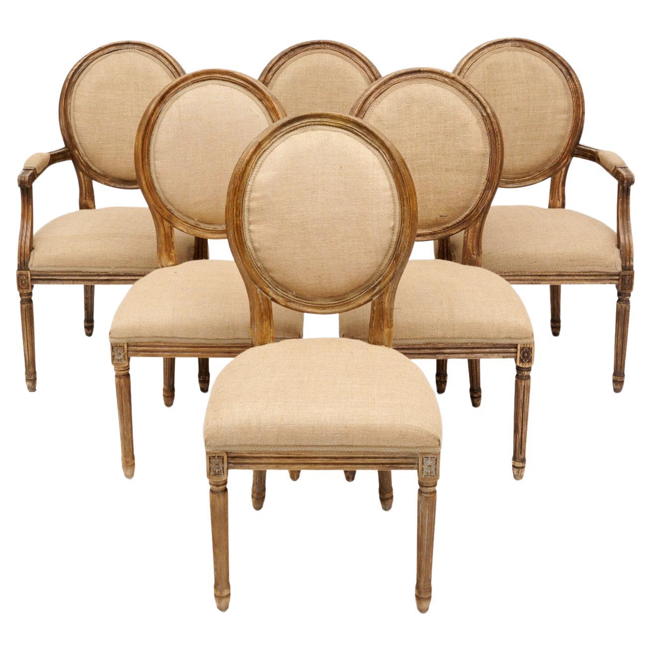 Set di sei sedie da pranzo e due poltrone Luigi XVI in vendita