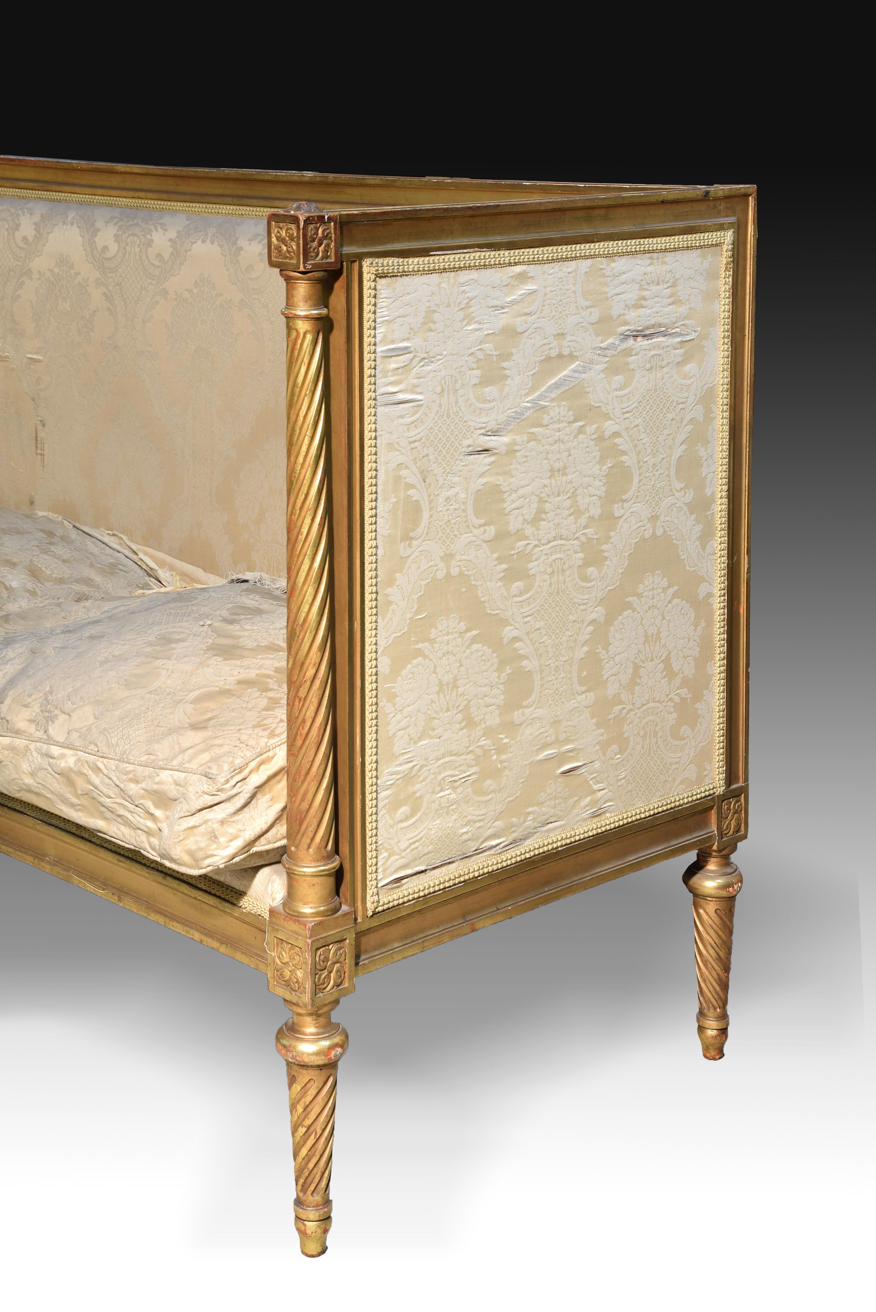 Louis XVI.-Sessel oder Sofa, Goldholz, 19. Jahrhundert im Zustand „Starke Gebrauchsspuren“ im Angebot in Madrid, ES
