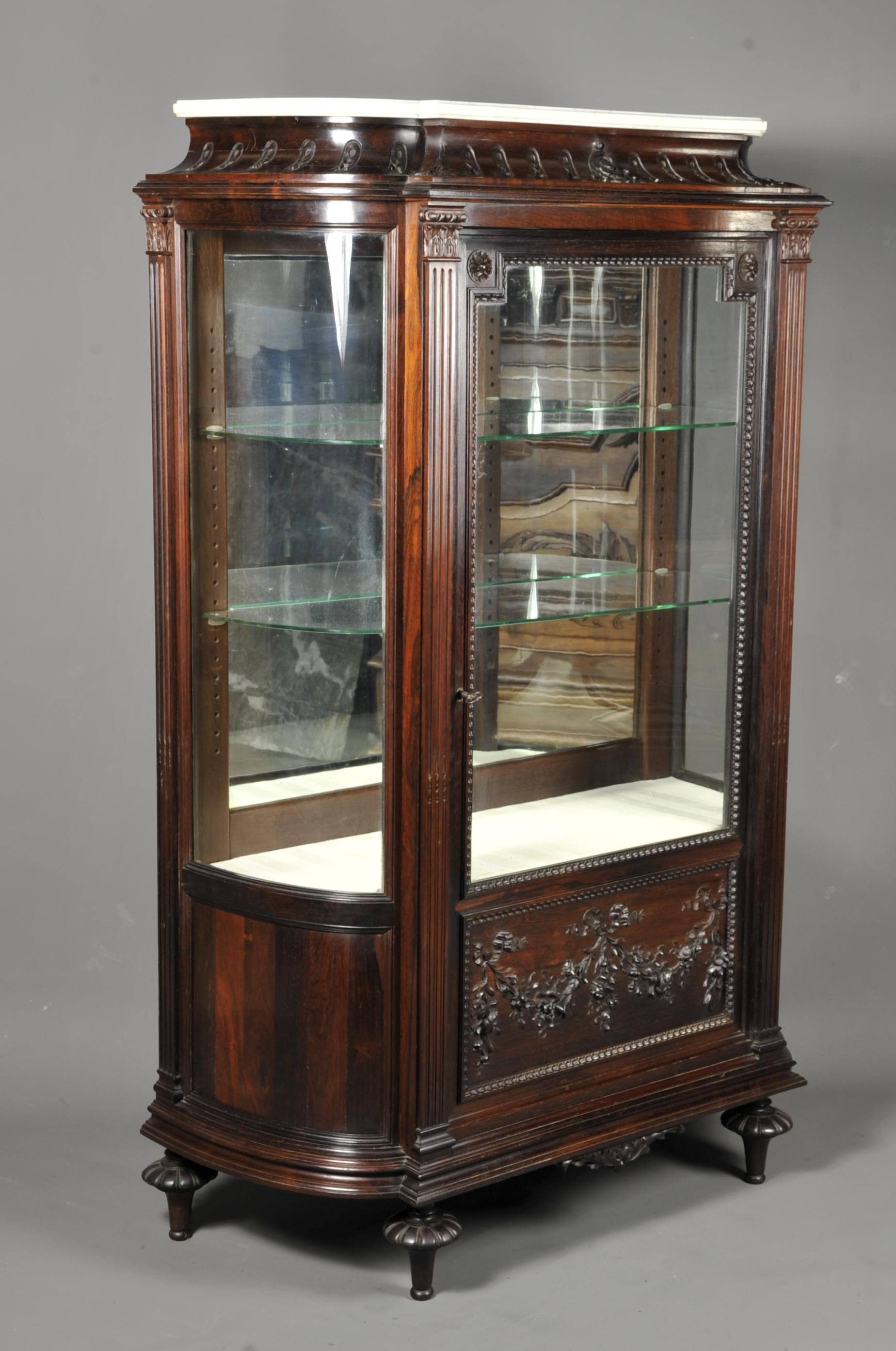Louis XVI Showcase in Carved Rosewood For Sale 6