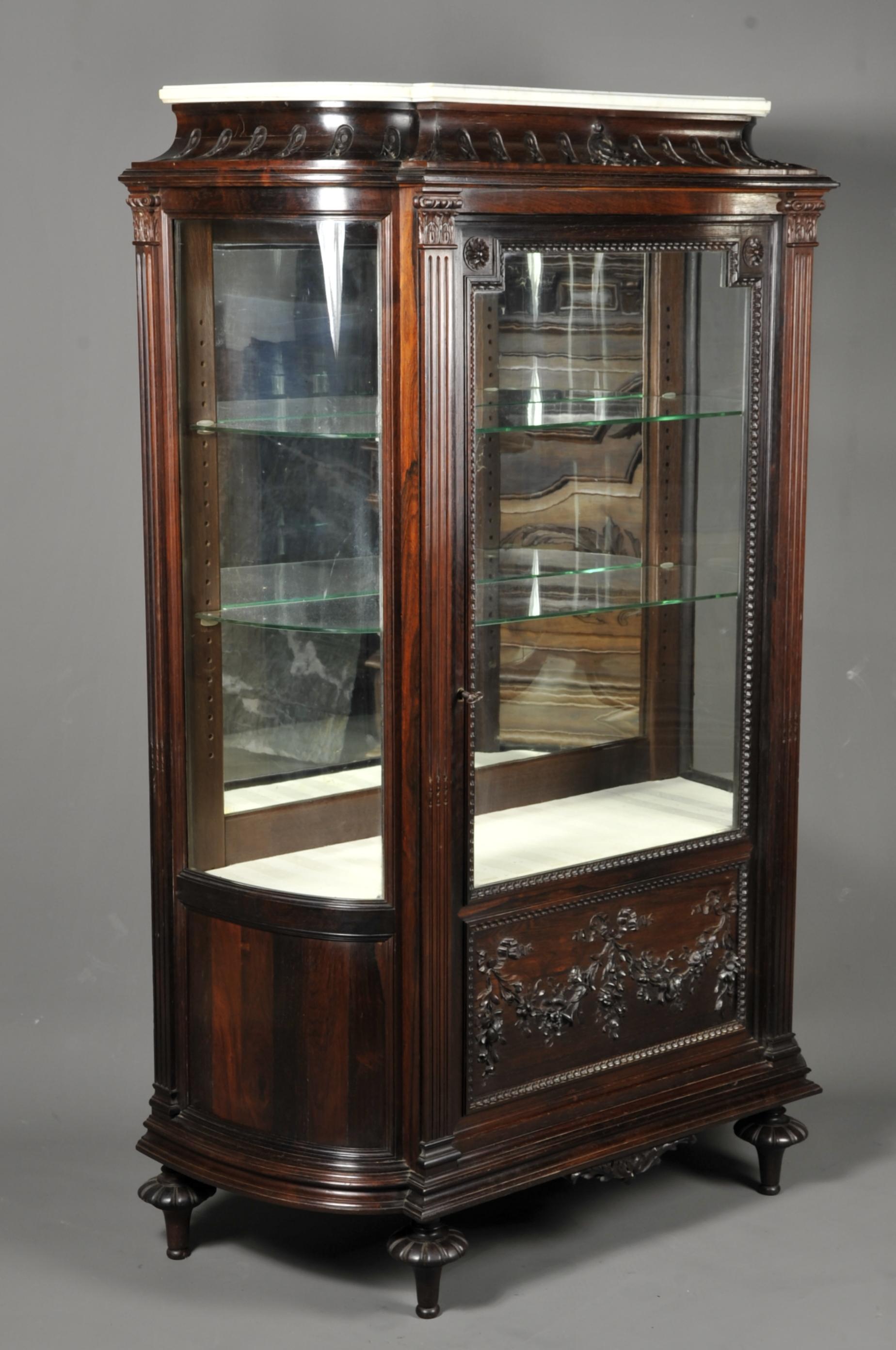 Louis XVI Showcase in Carved Rosewood For Sale 7
