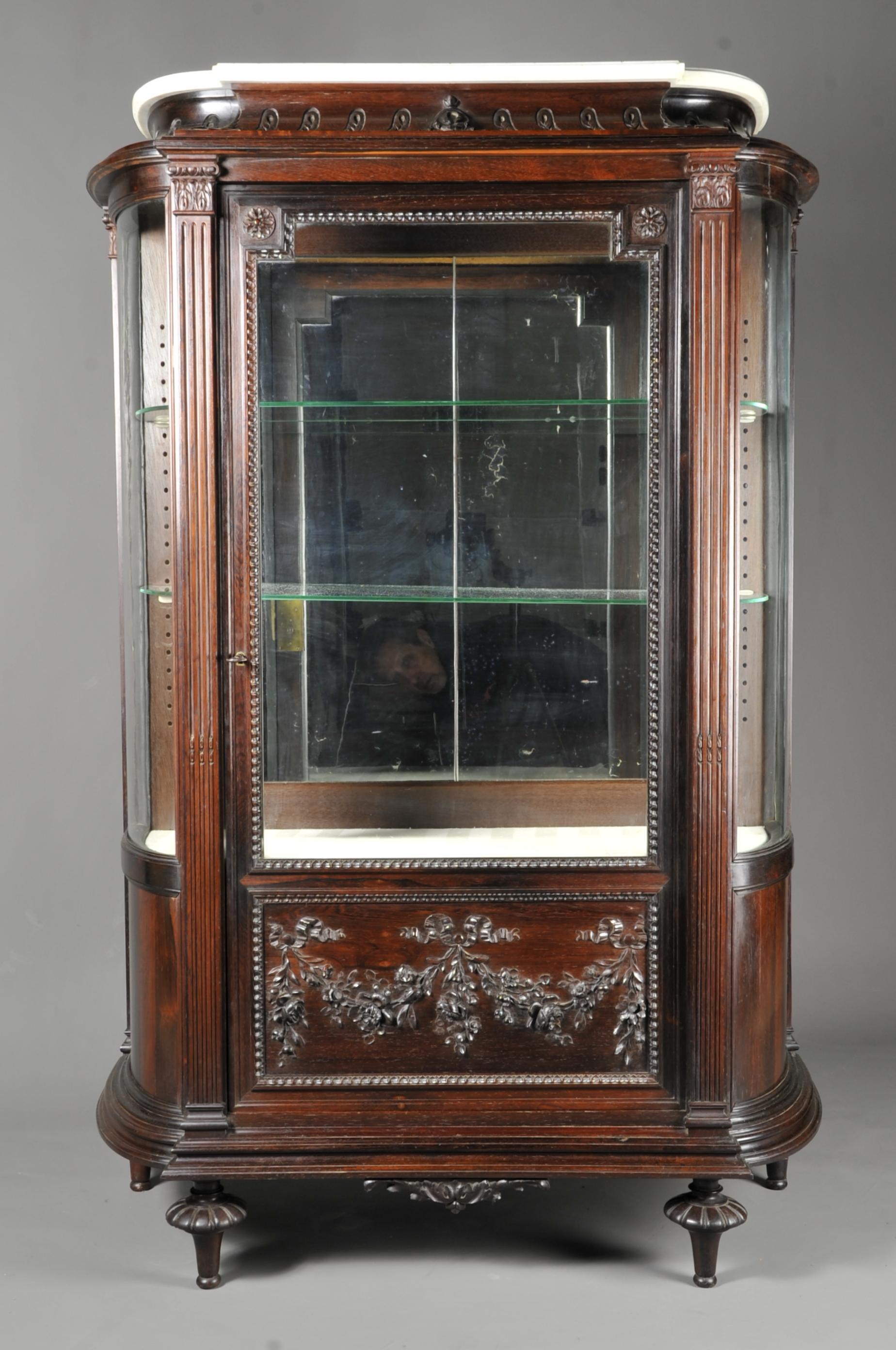 Louis XVI Showcase in Carved Rosewood In Good Condition For Sale In BARSAC, FR
