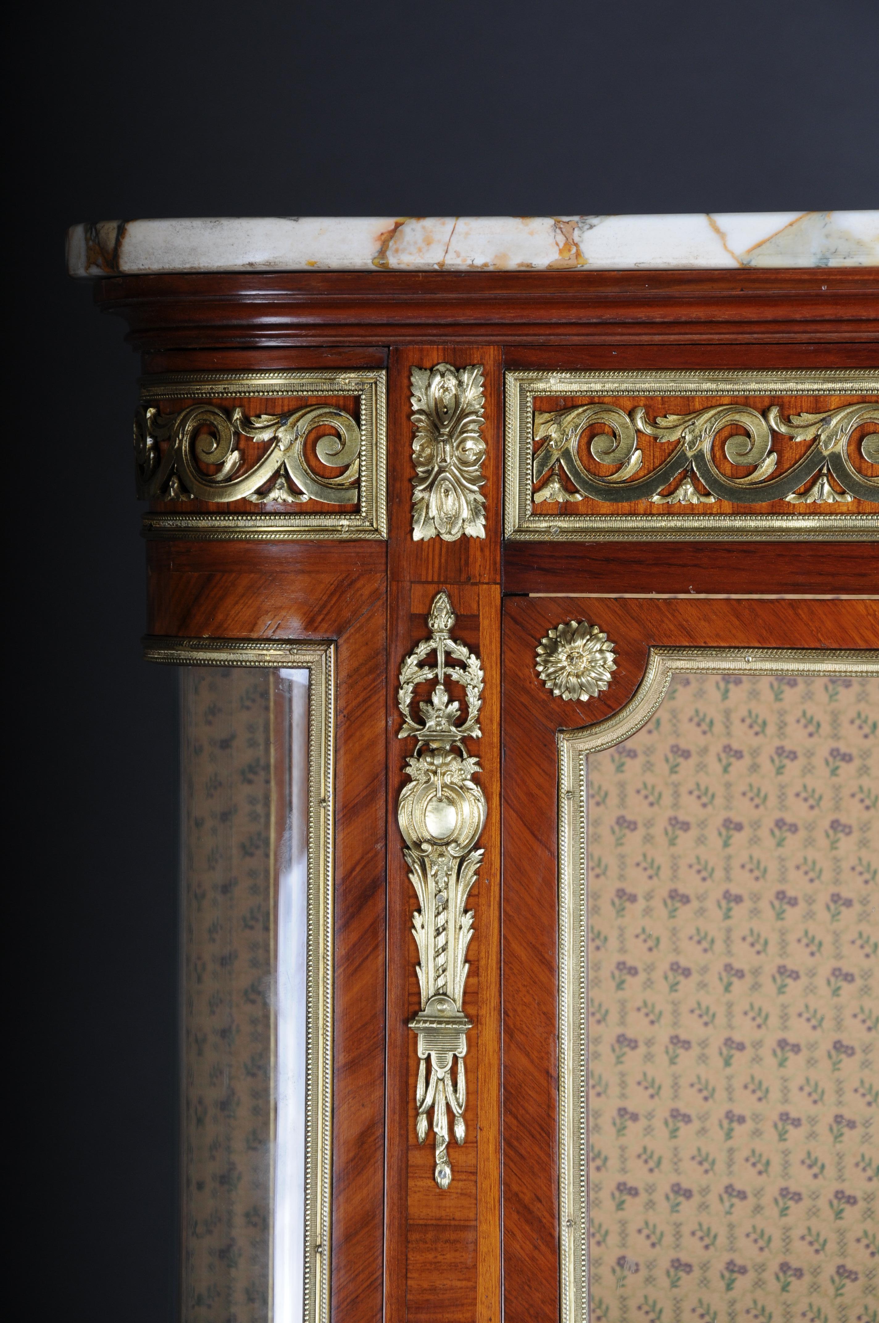 Vitrine Louis XVI Napoléon III, Paris, vers 1870 Bon état - En vente à Berlin, DE