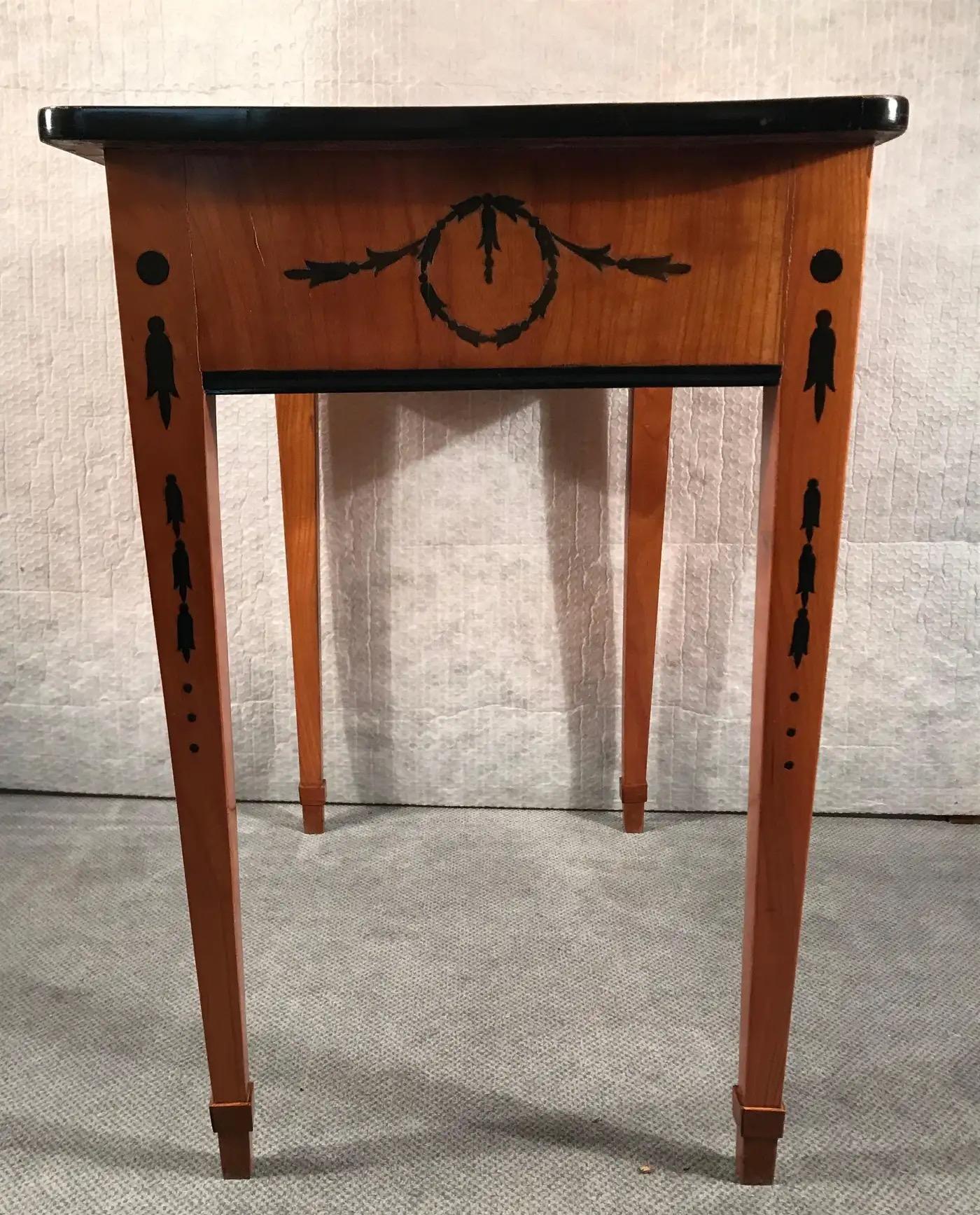 Table ou bureau Louis XVI, Allemagne, 1780, placage en cerisier avec incrustations Bon état - En vente à Leimen, DE
