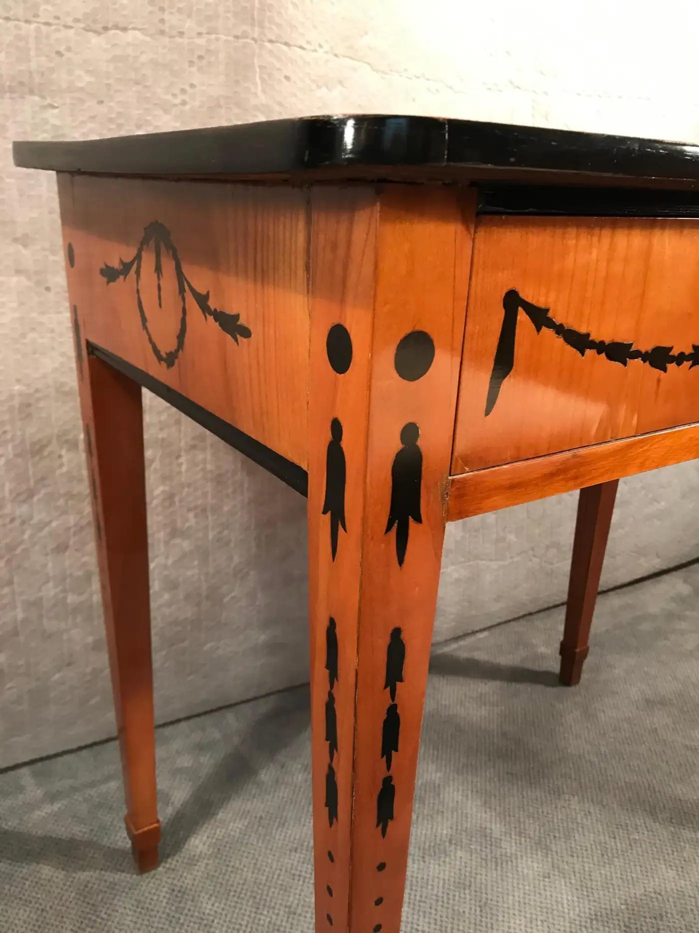 Fin du XVIIIe siècle Table ou bureau Louis XVI, Allemagne, 1780, placage en cerisier avec incrustations en vente
