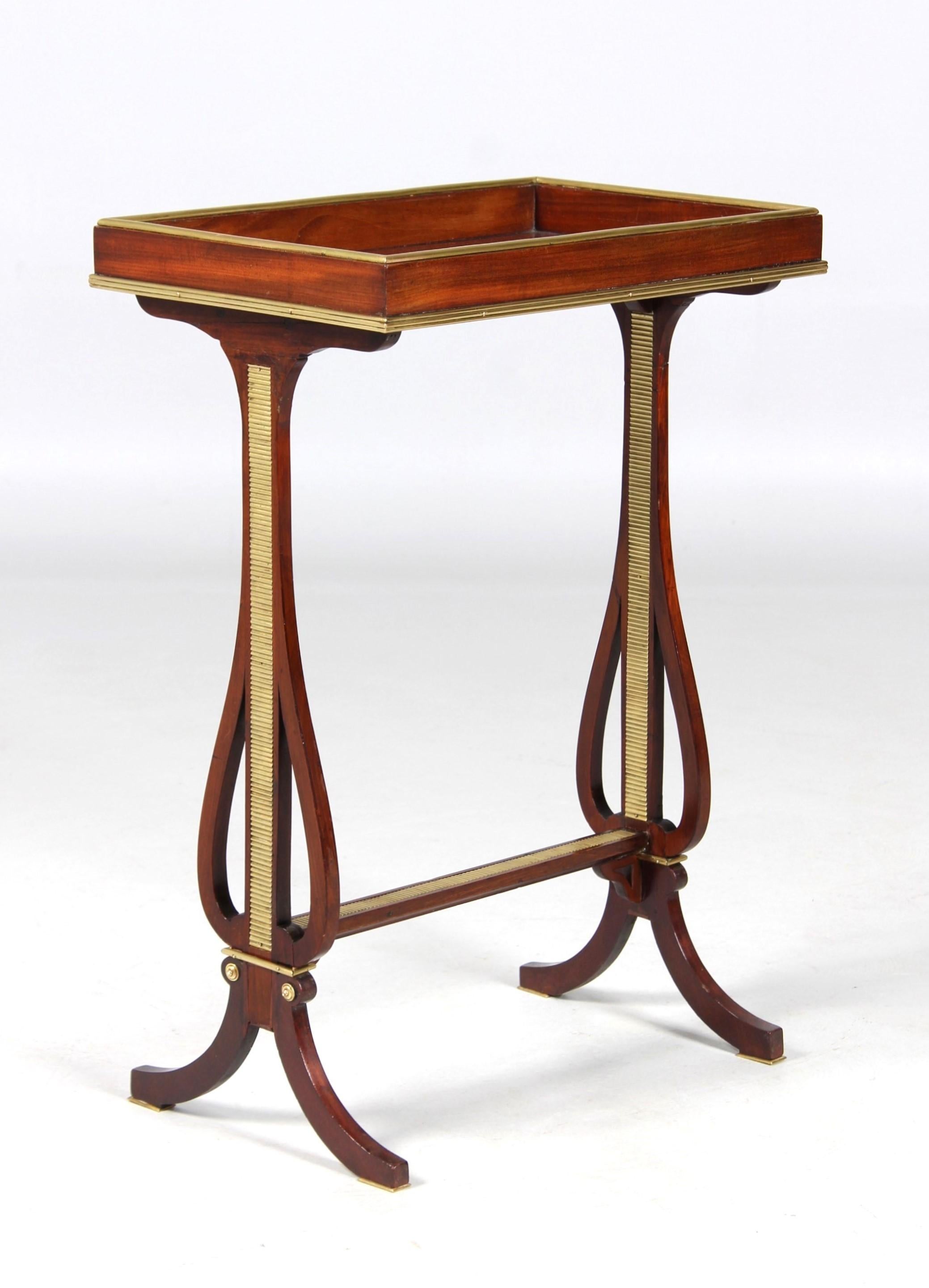 Table d'appoint Louis XVI, Vide-Poche, Paris vers 1785, influencée par David Roentgen Bon état - En vente à Greven, DE
