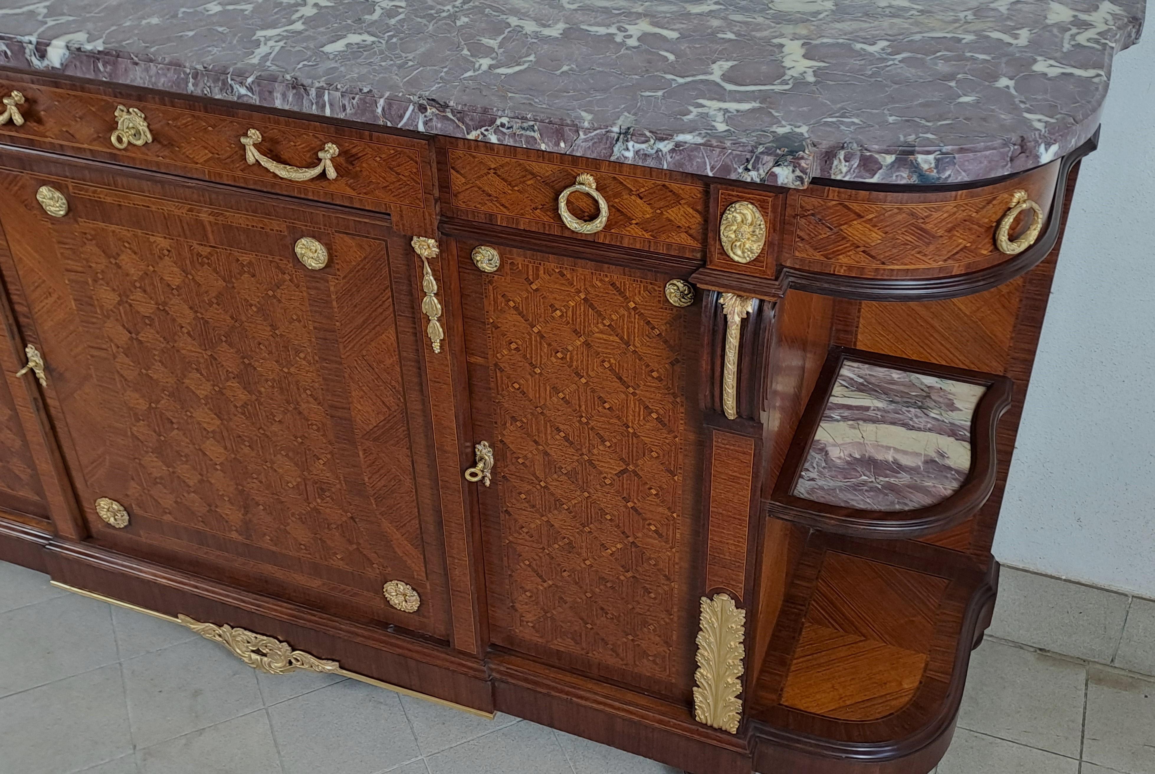 Bronzo Credenza Luigi XVI - Intarsio e bronzo dorato con timbro Vincent Epeaux a PARIGI in vendita