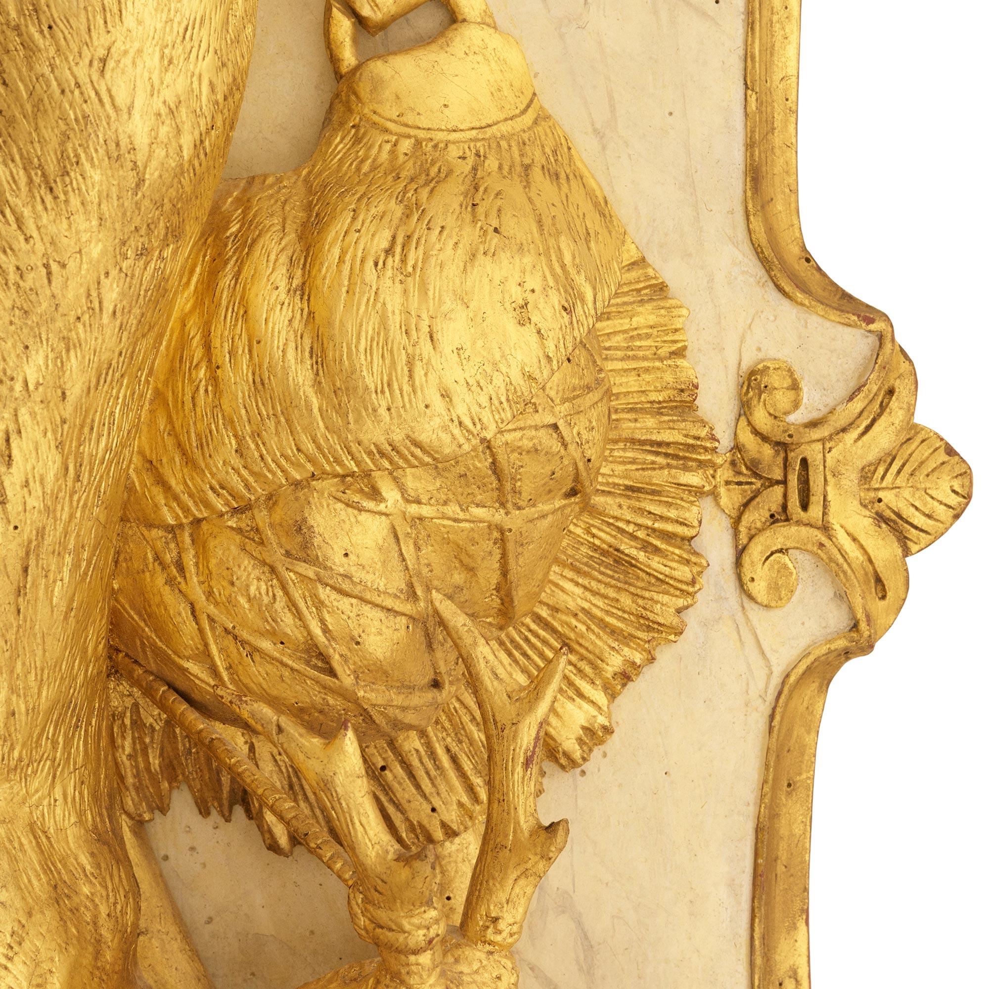 XIXe siècle Plaques en bois doré et en faux marbre peints de style Louis XVI en vente