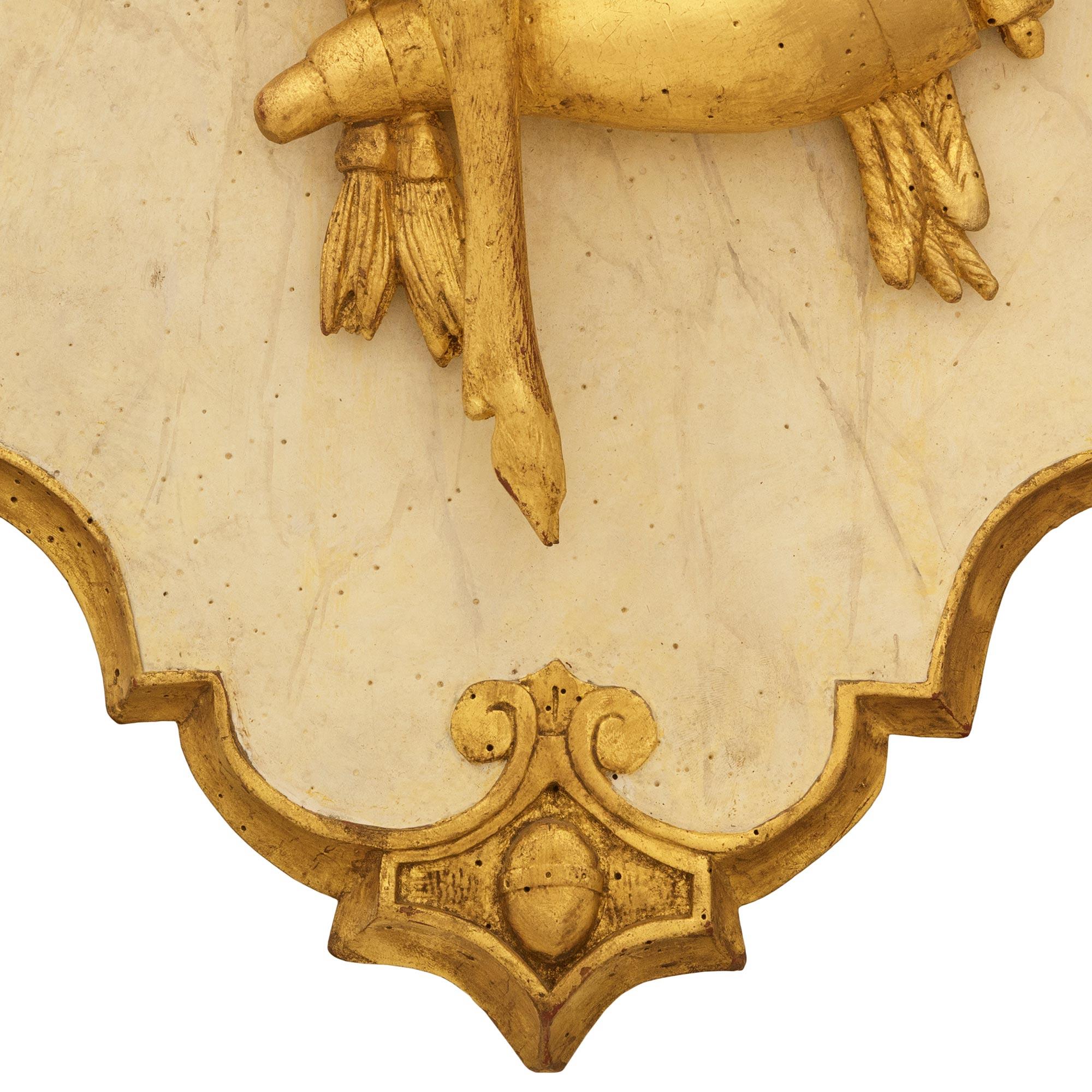 Plaques en bois doré et en faux marbre peints de style Louis XVI en vente 3
