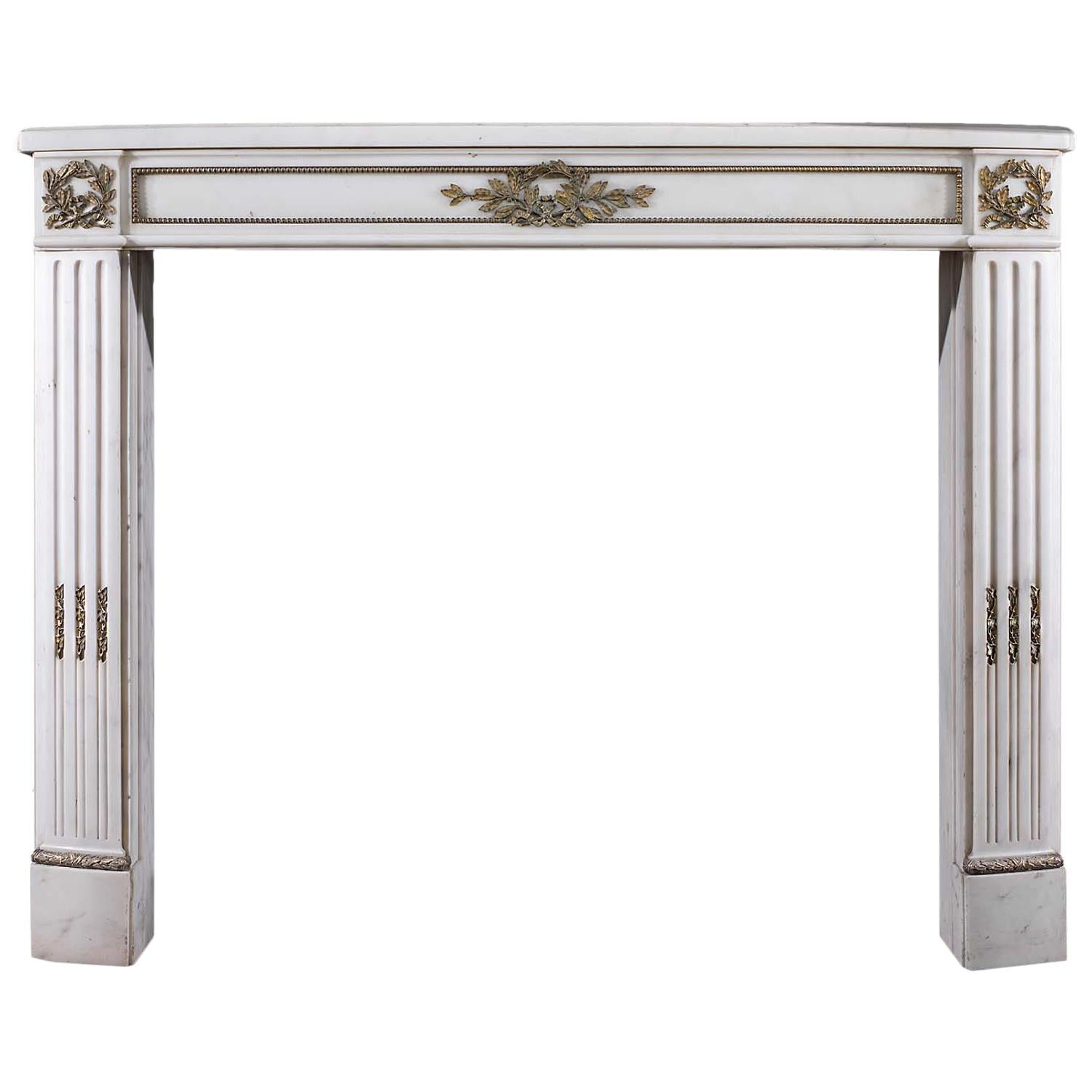 Louis XVI Statuary Marble Chimneypiece with Ormolu  For Sale