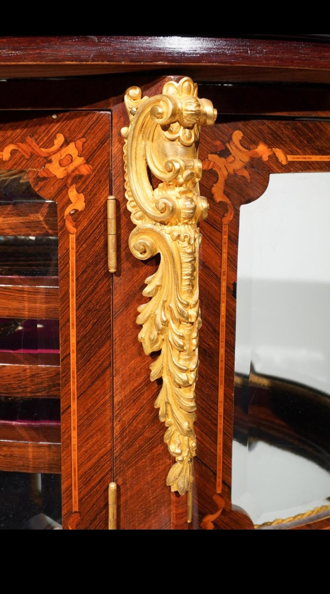 Louis XVI Sterling Silber vergoldet Kantine in Louis XV Ormolu Kingwood Vitrine 105pc (Intarsie) im Angebot