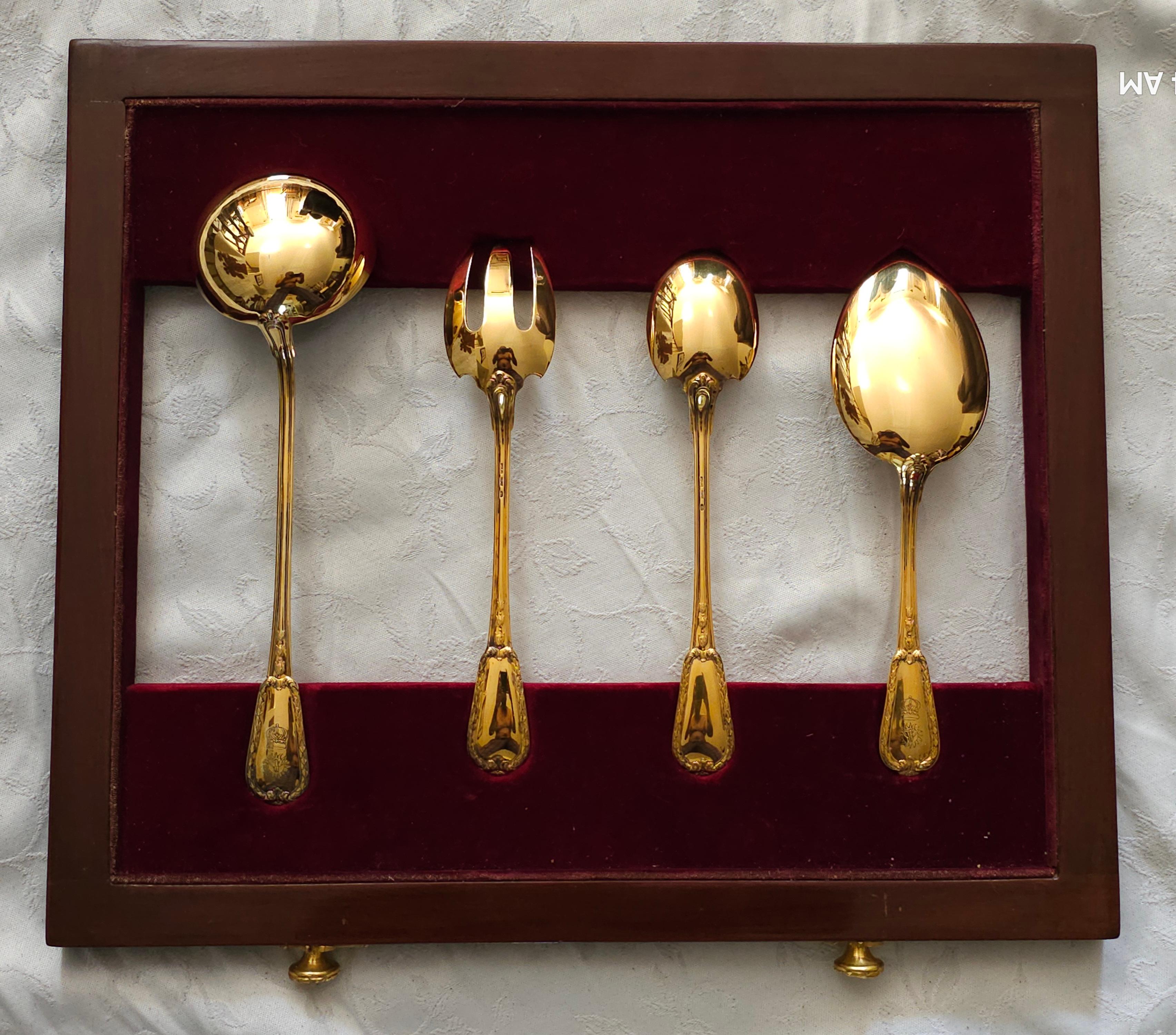 Louis XVI Sterling Silber vergoldet Kantine in Louis XV Ormolu Kingwood Vitrine 105pc im Angebot 1