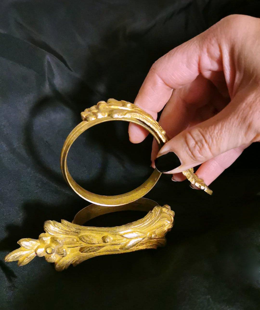 Louis XVI Style 11 Gilt And Chiseled Bronze French Curtain Rings For Sale 13