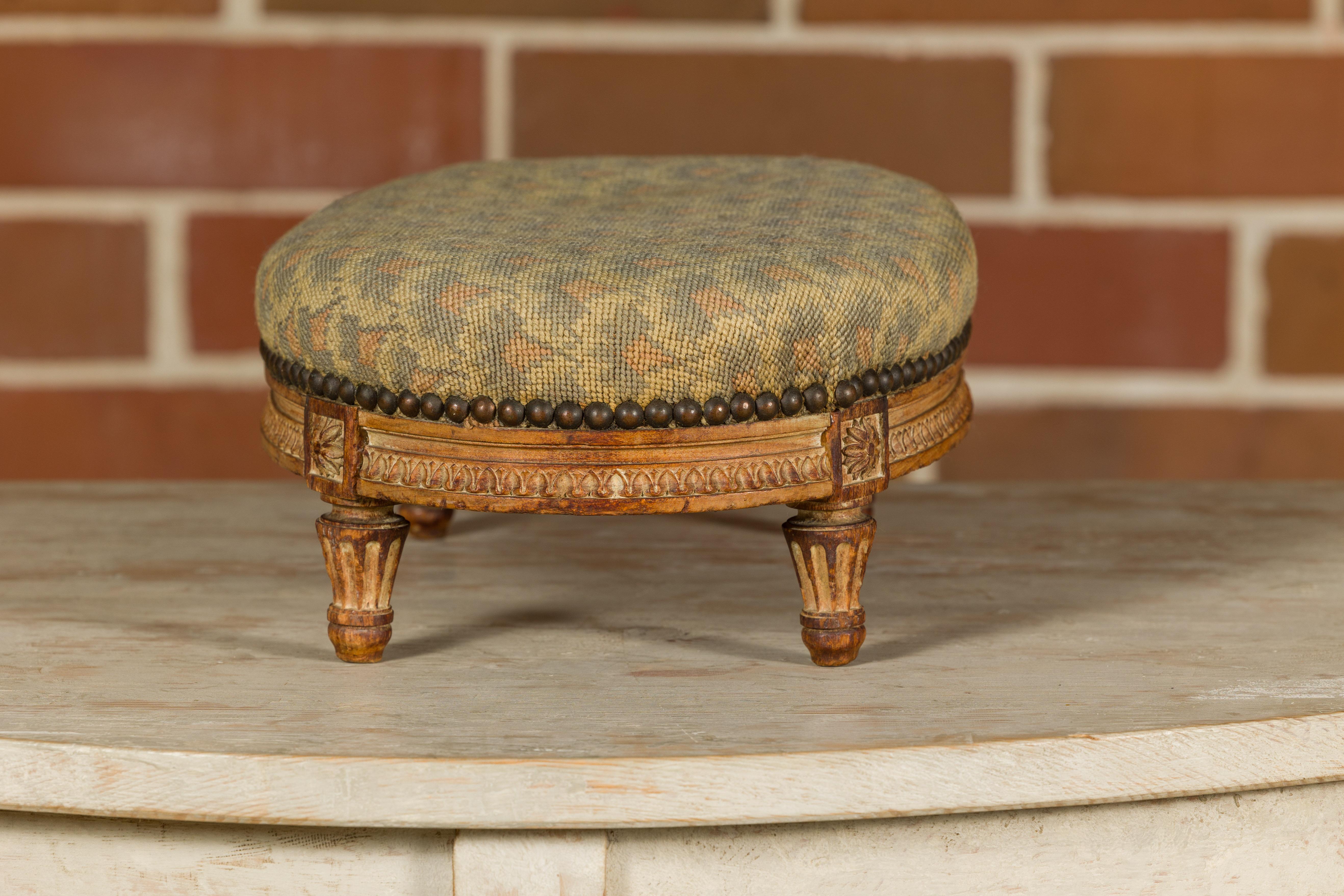 Louis XVI Style 19th Century French Stamped Pihouée Footstool with Carved Décor For Sale 2