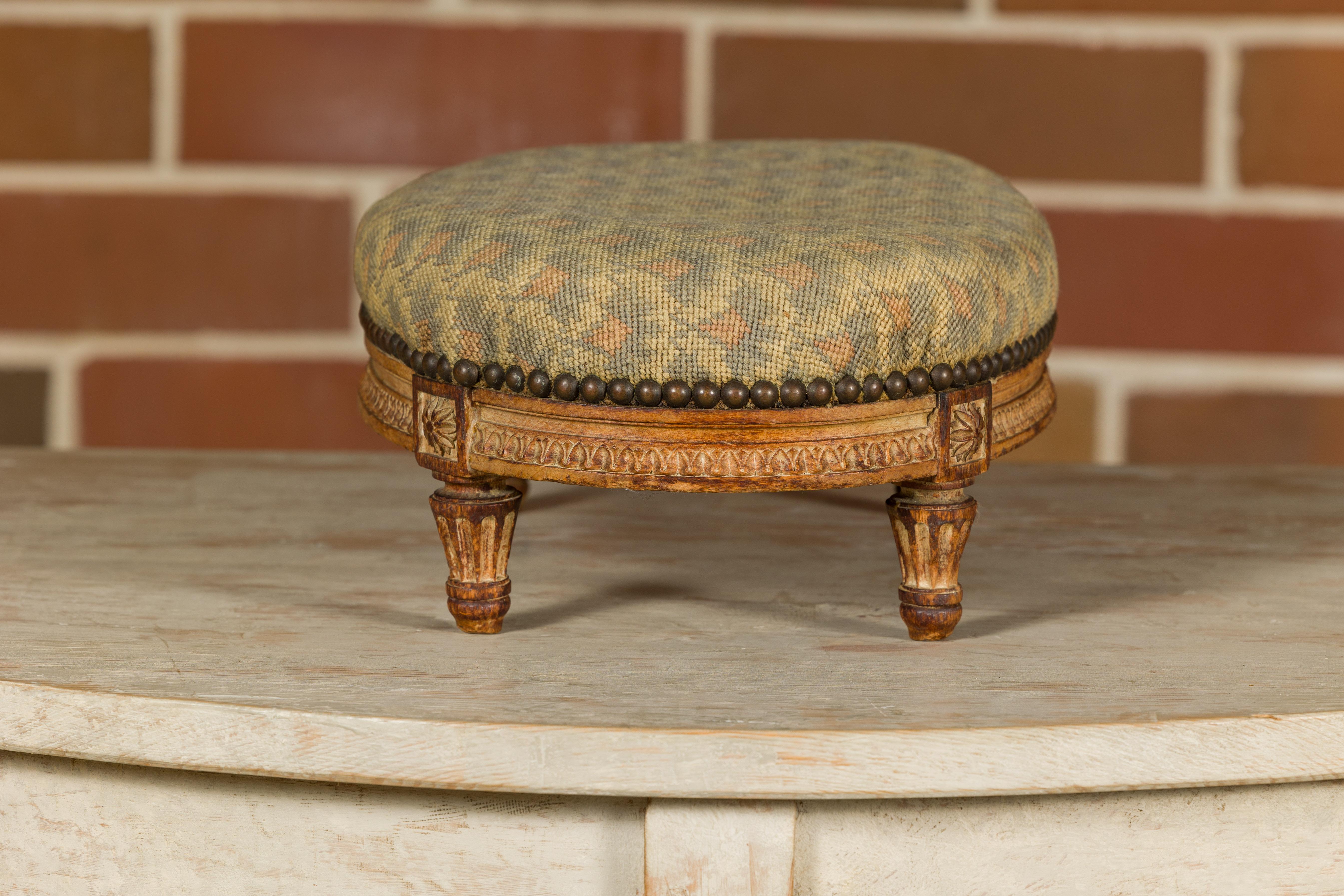 Louis XVI Style 19th Century French Stamped Pihouée Footstool with Carved Décor For Sale 4