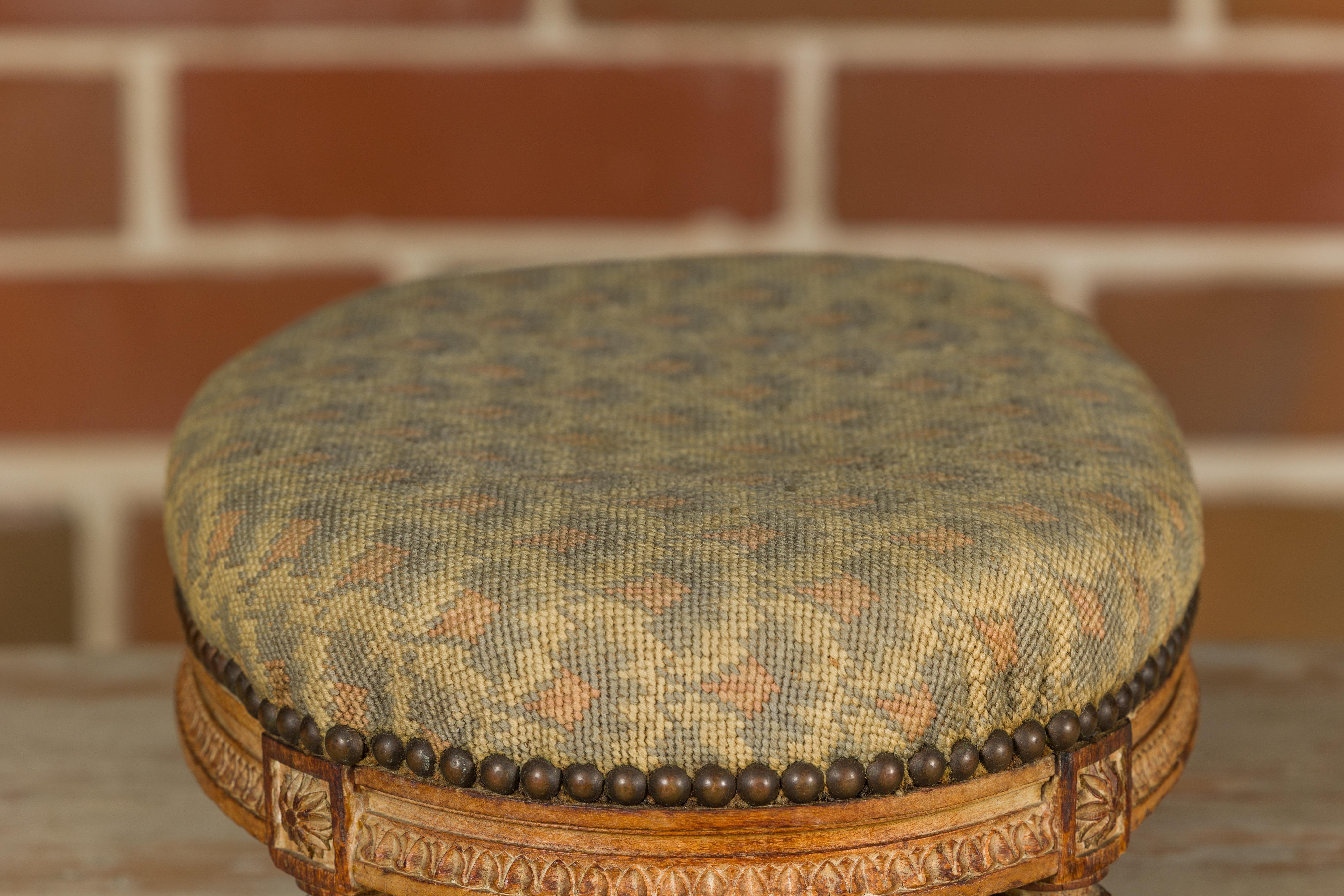 Louis XVI Style 19th Century French Stamped Pihouée Footstool with Carved Décor For Sale 5