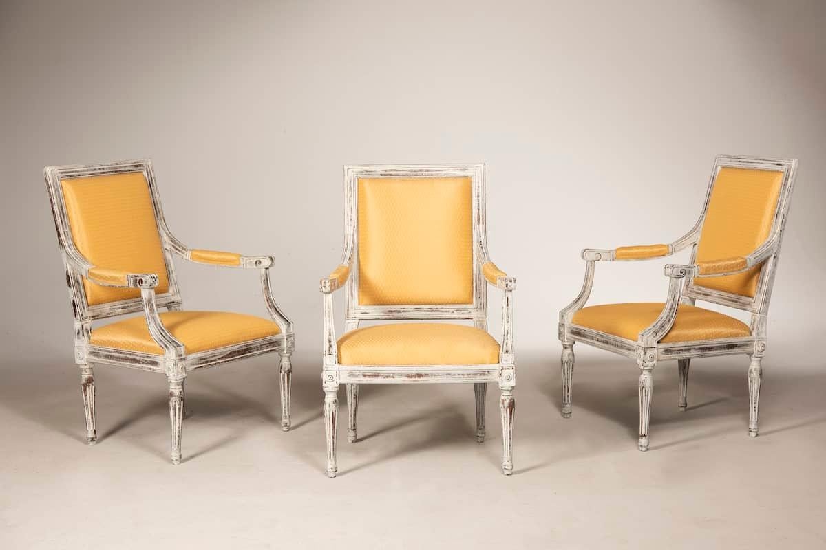 Three Louis XVI-style armchairs crafted in walnut wood, of Italian origin. The chairs have been distressed and carefully restored, preserving the typical features of traditional Italian style.
Price: € 1.150 each
Measurements: 65 x 60 x H 100