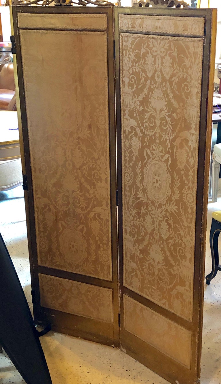 Louis XVI Style 3-Panel Folding Screen / Room Divider with French Tapestry In Good Condition For Sale In Stamford, CT