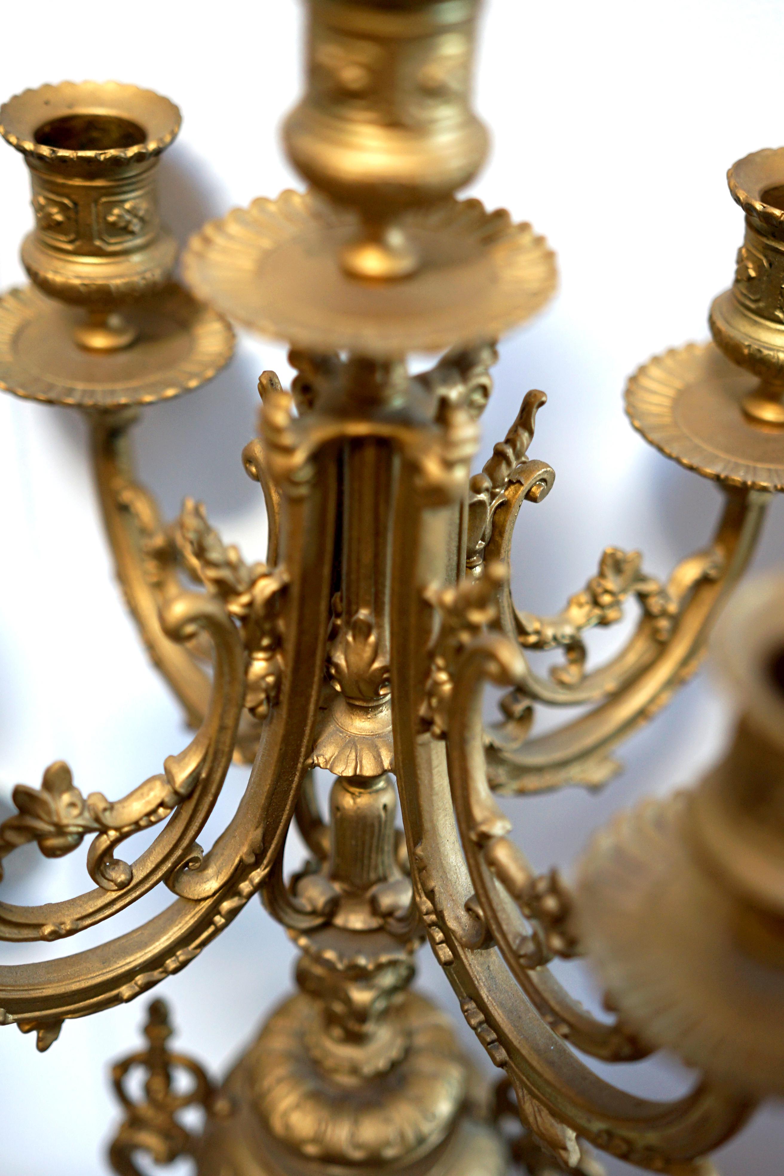 Neoclassico Candelabro neoclassico in ottone antico e onice in stile Luigi XVI in vendita