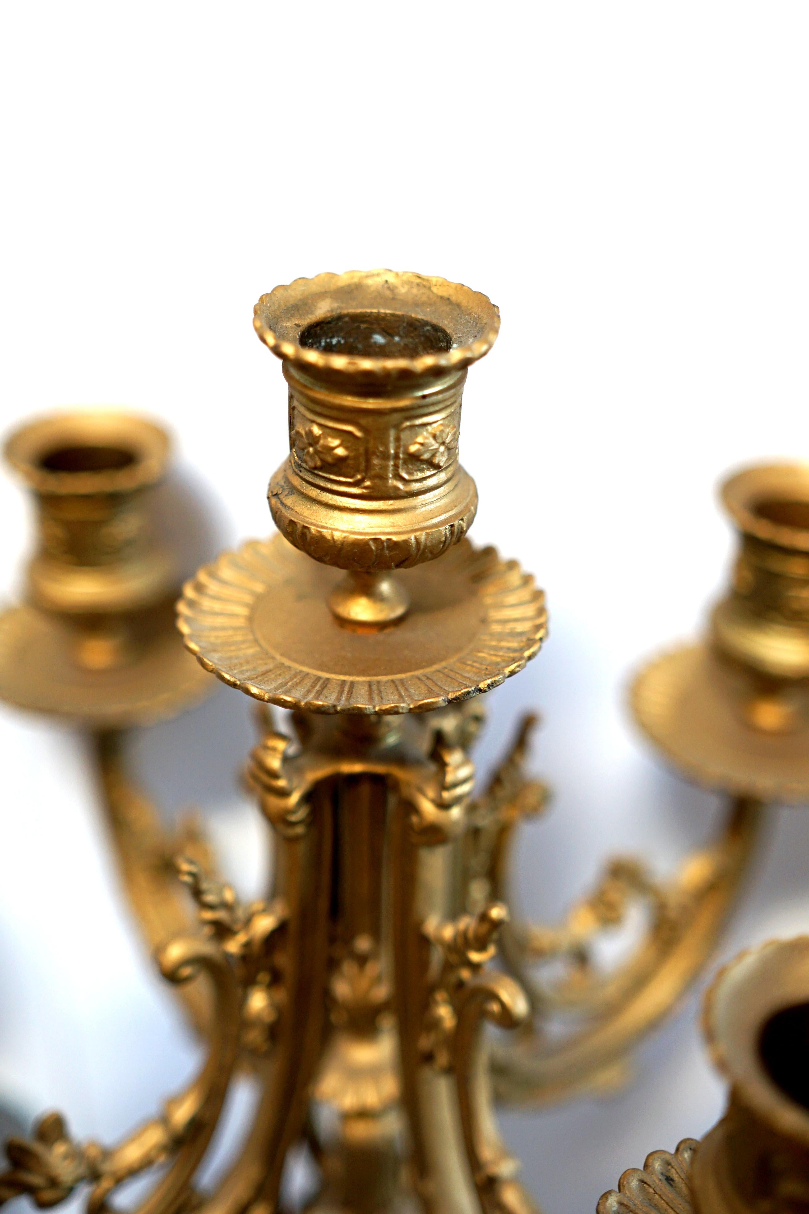 Sconosciuto Candelabro neoclassico in ottone antico e onice in stile Luigi XVI in vendita