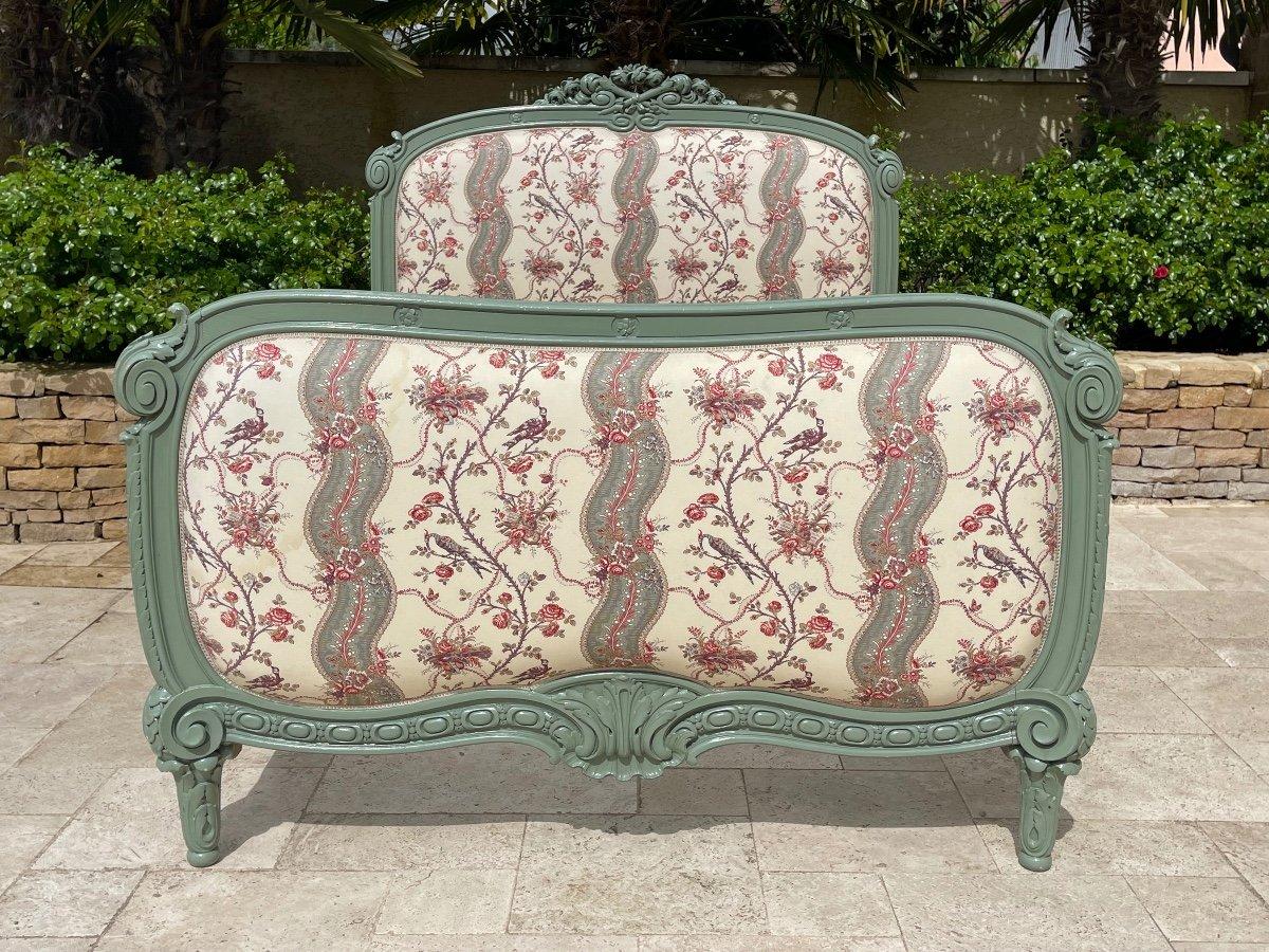 Magnificent green lacquered Louis XVI style upholstered bed. It is accompanied by its original bedside table. Massive work of French quality. It is a very decorative set.

Dimensions
Interior dimensions 
1m40 wide and 1m97 Lenght 
 So you need a
