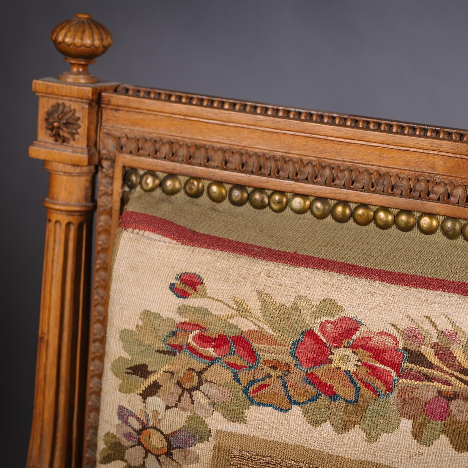 Tapisserie Suite de salon de cinq pièces de style Louis XVI en bois de hêtre et tapisserie d'Aubusson en vente