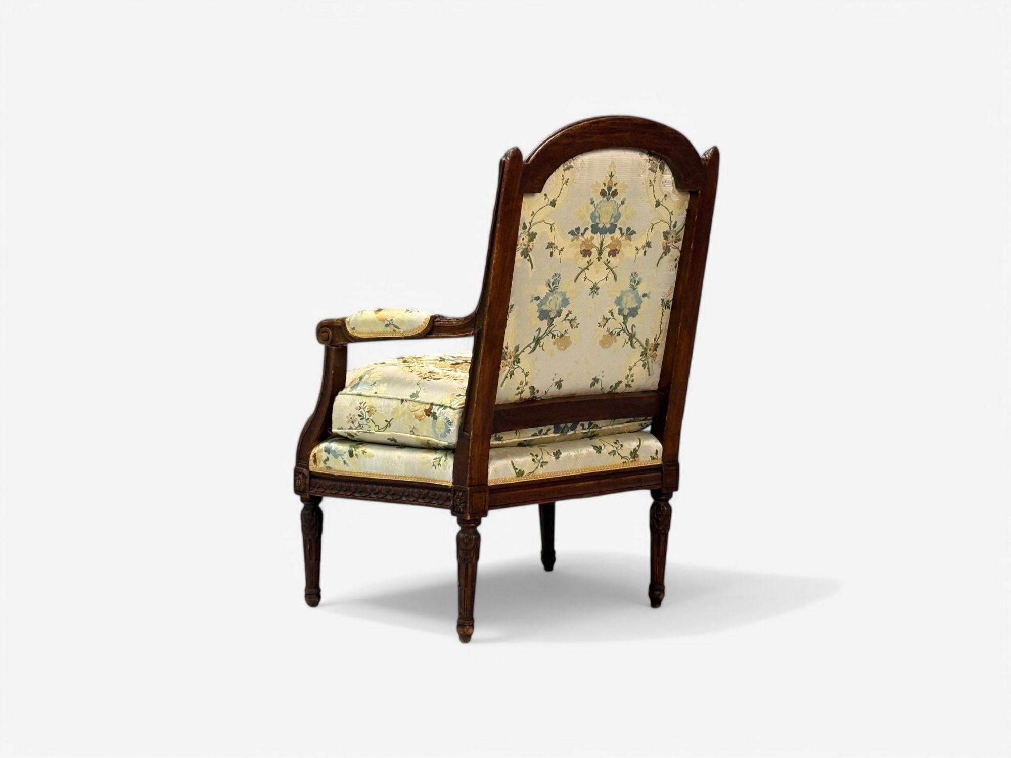 Sillas Bergere Estilo Luis XVI, Madera de Haya, Tela Floral, Francia, Años 40 mediados del siglo XX en venta