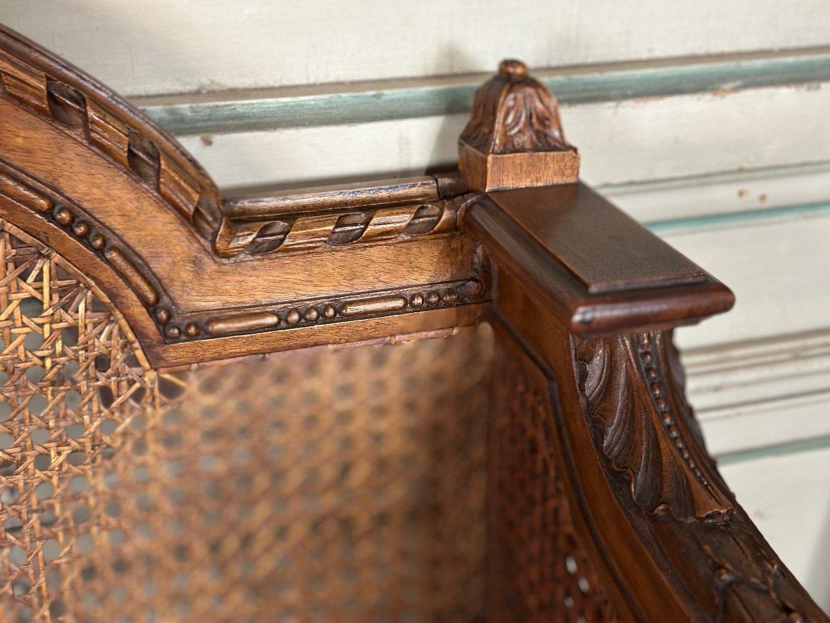 Louis XVI Style Bench In Finely Carved Walnut In Excellent Condition For Sale In Honnelles, WHT