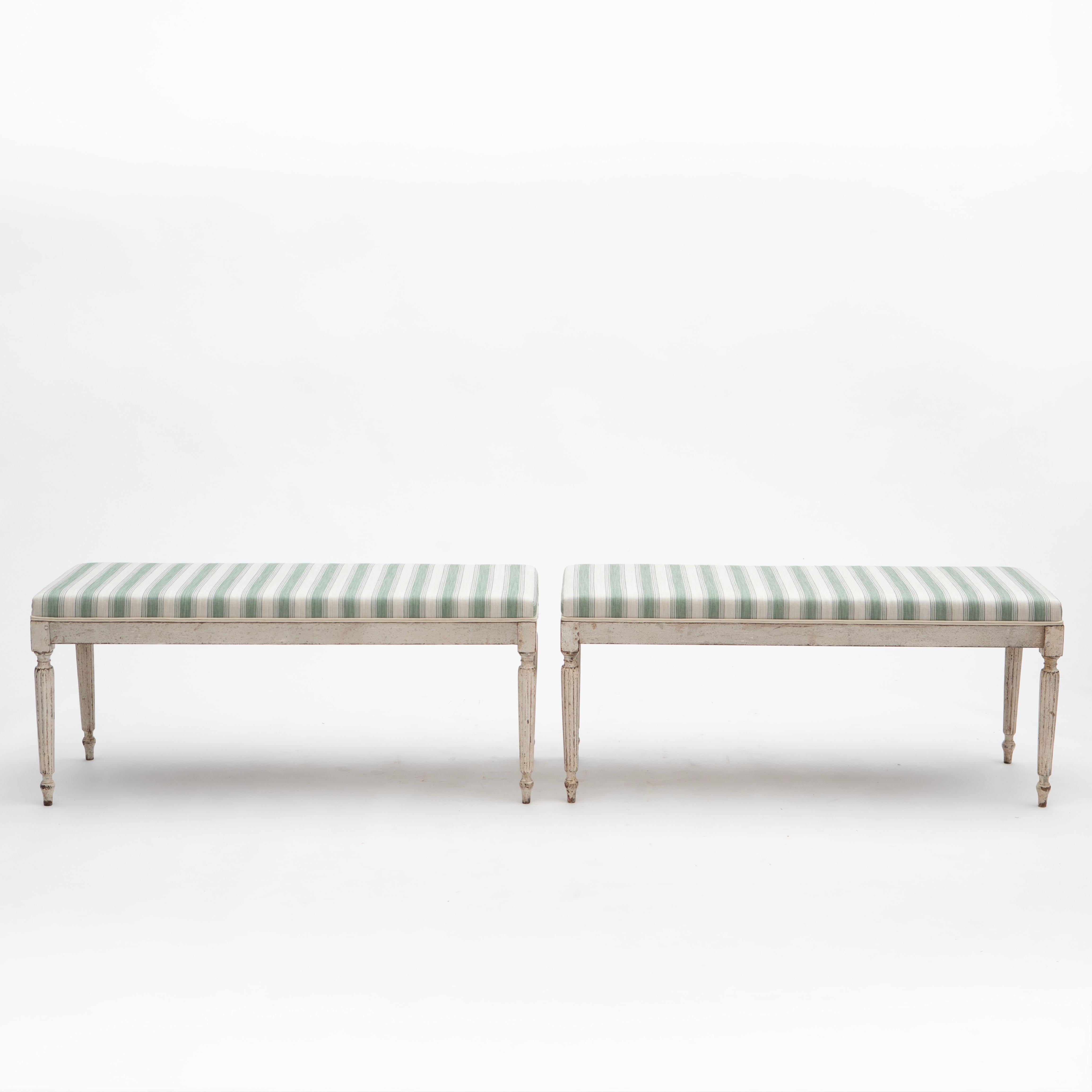 Danish Louis XVI Style Bench White Painted With Striped Fabric For Sale