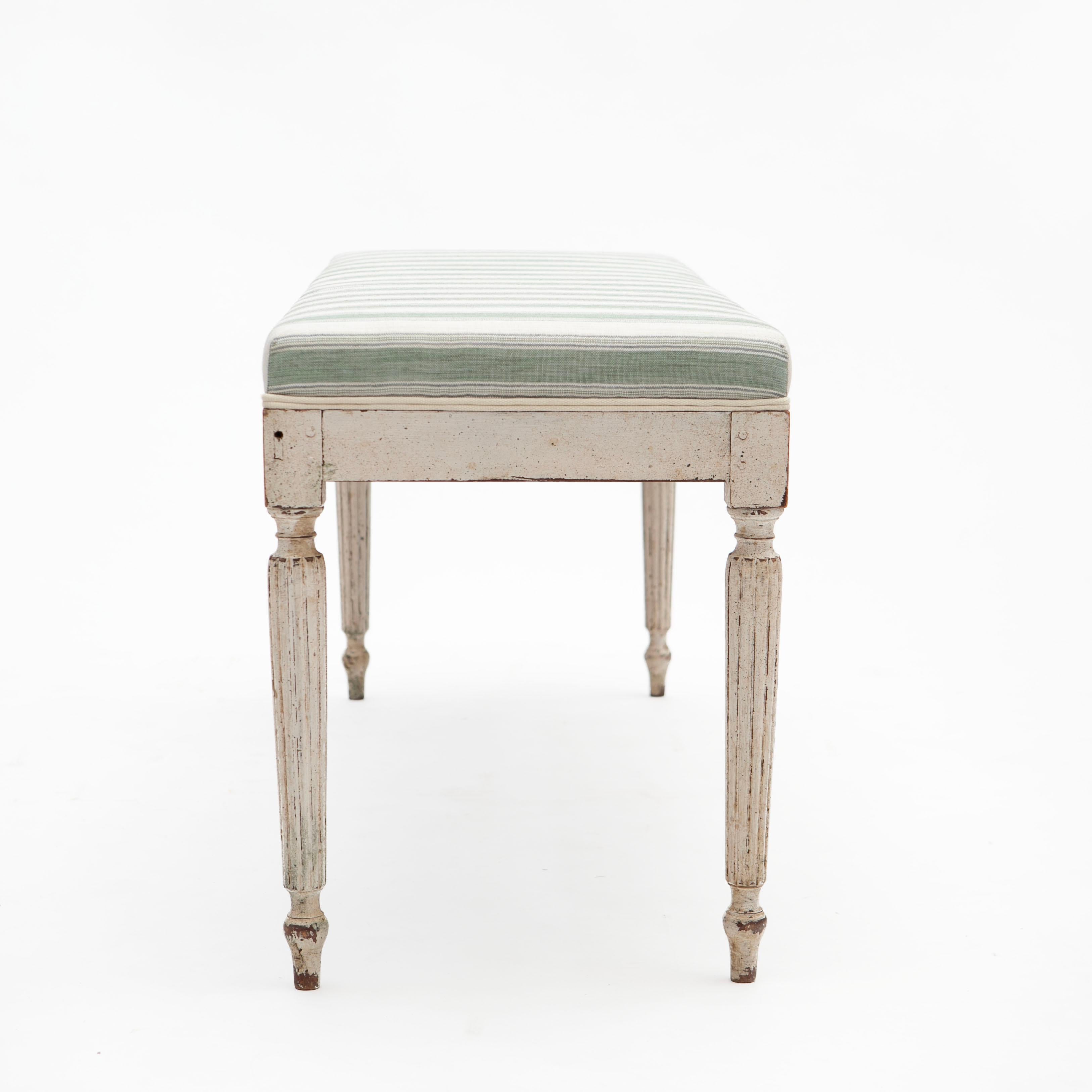 20th Century Louis XVI Style Bench White Painted With Striped Fabric For Sale