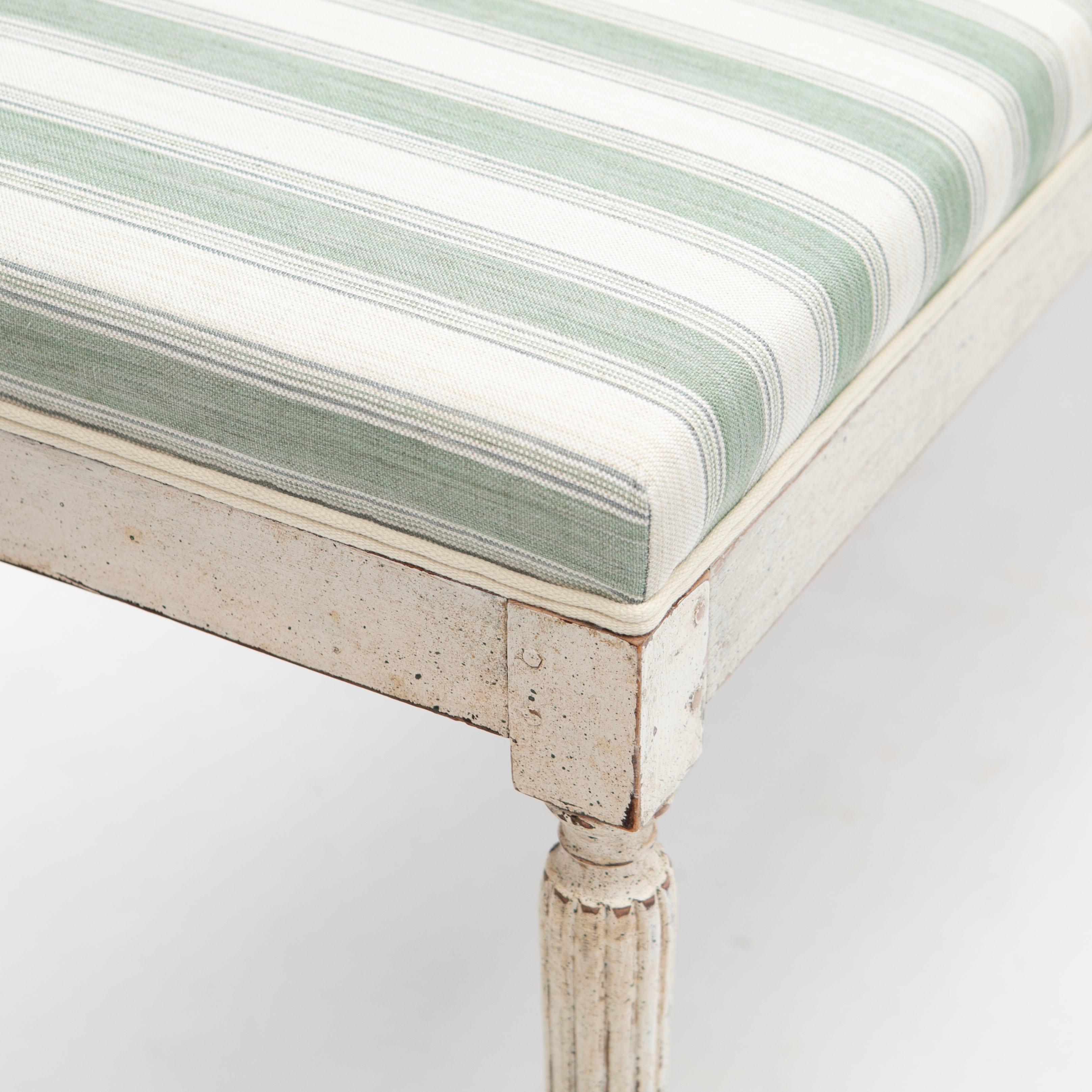 Louis XVI Style Bench White Painted With Striped Fabric For Sale 1