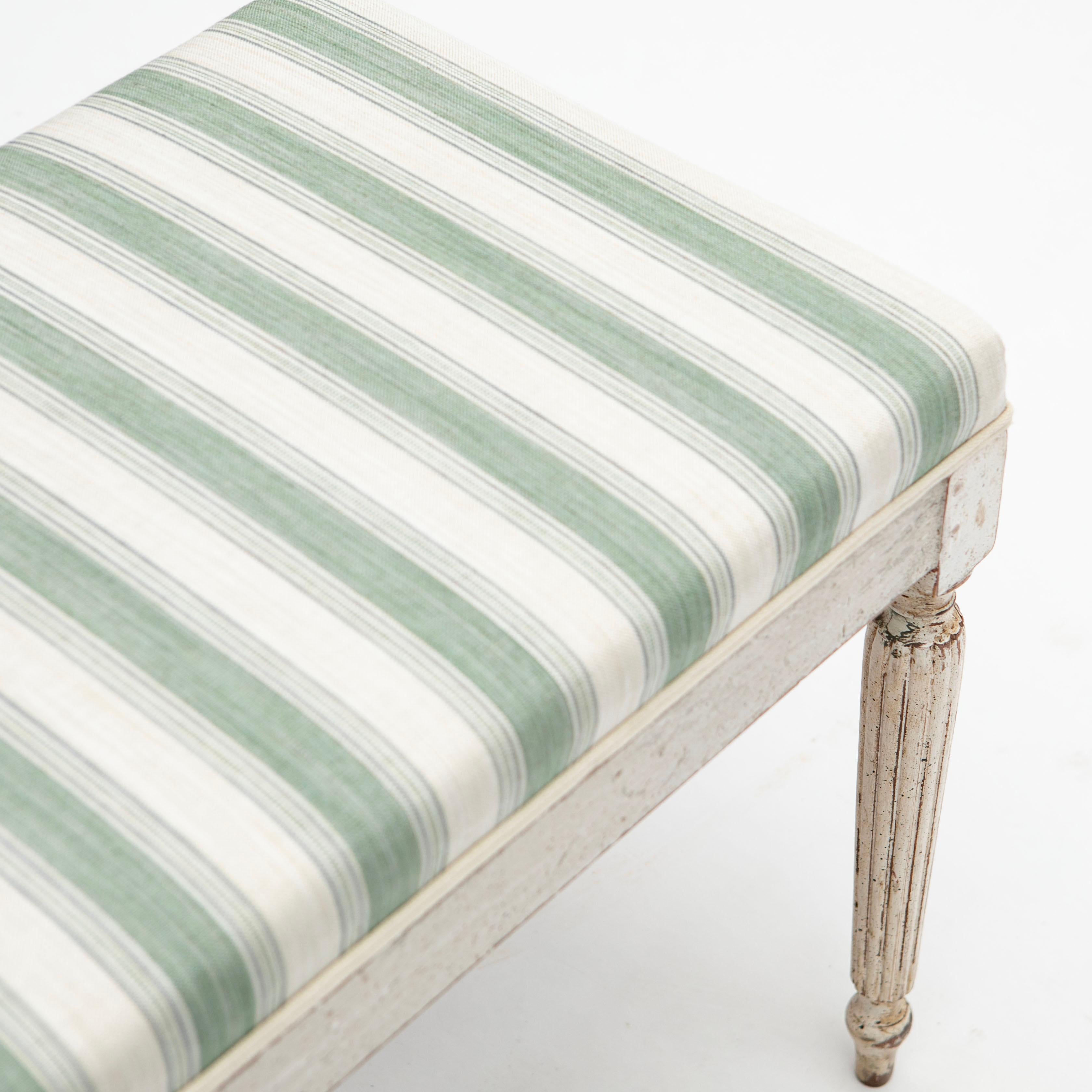 Louis XVI Style Bench White Painted With Striped Fabric For Sale 2