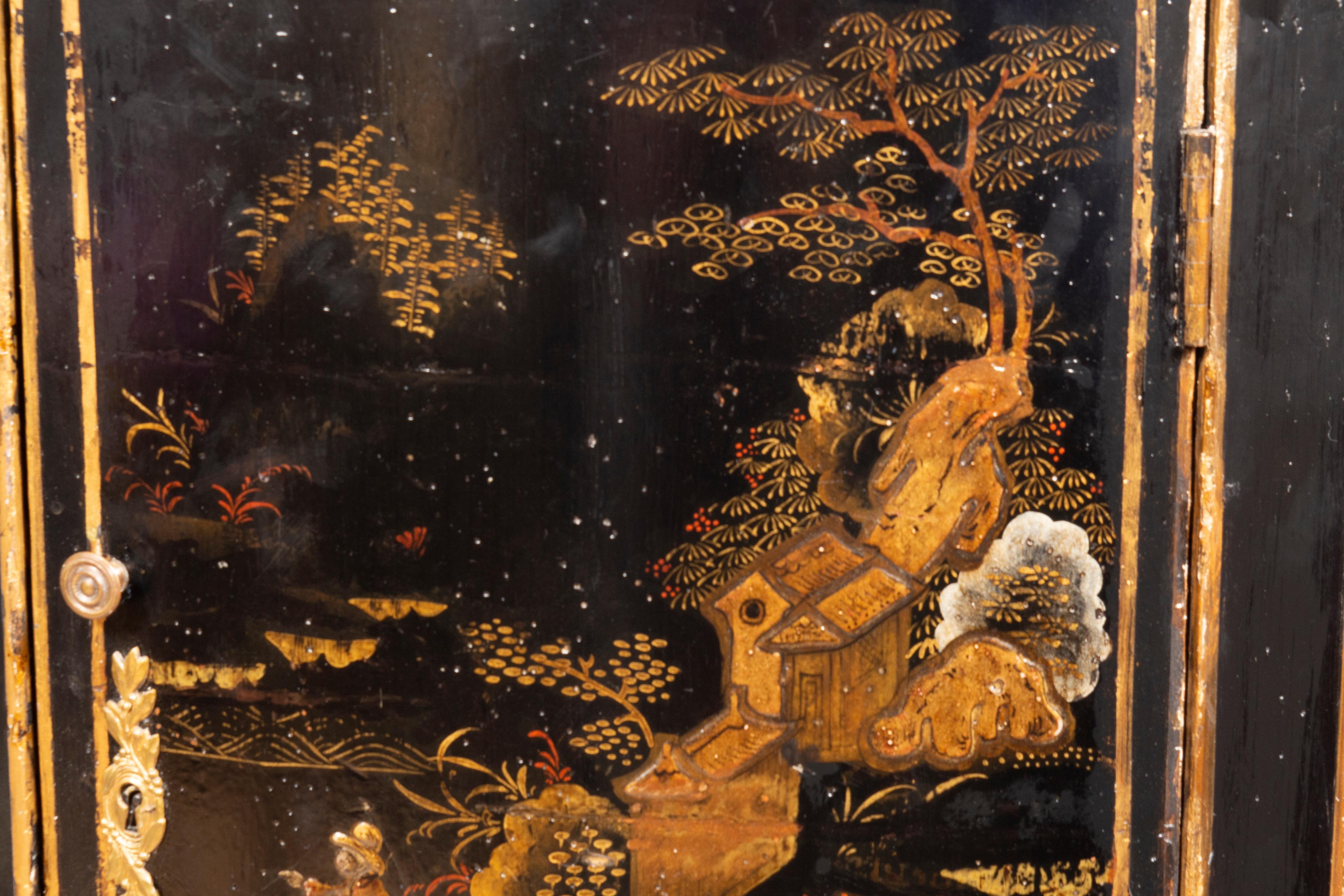 Commode demi-lune de style Louis XVI en noir et or avec chinoiserie japonaise en vente 11