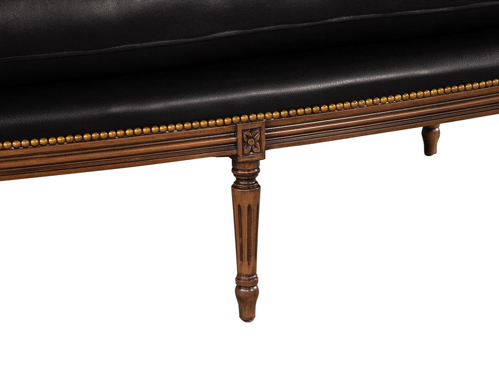 Canapé de banquet en cuir noir de style Louis XVI en vente 3