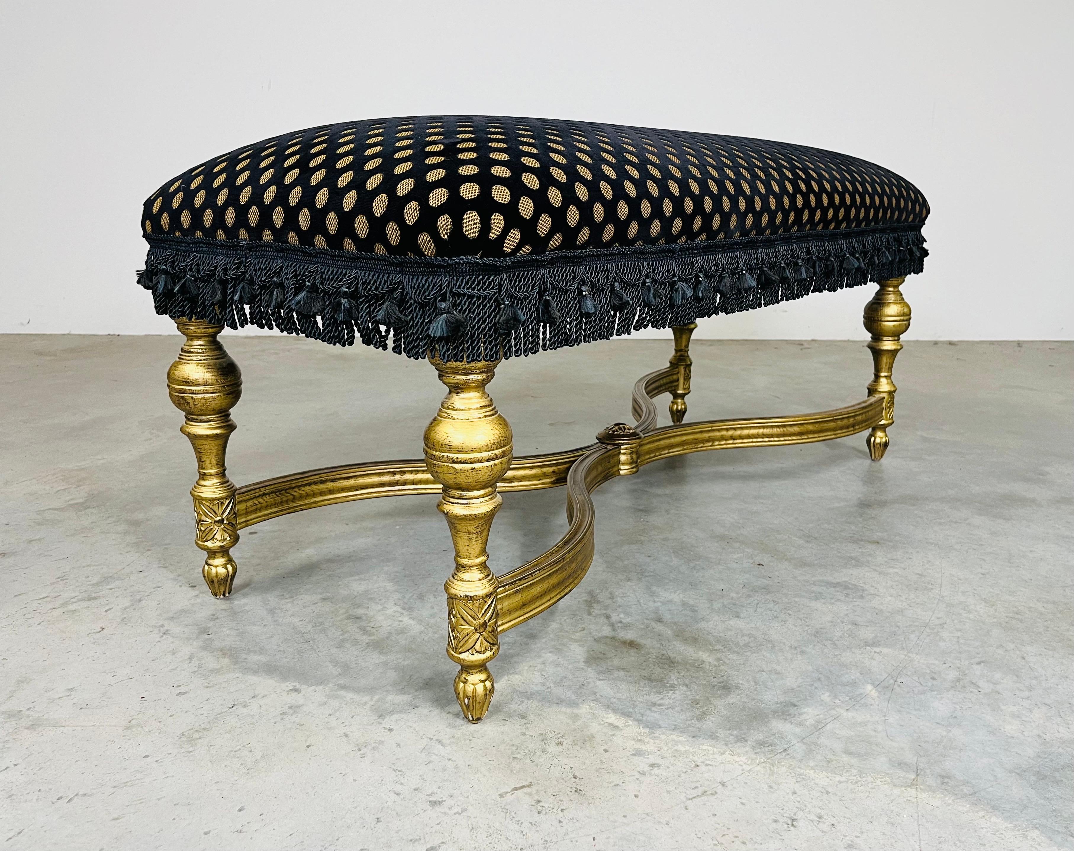 Américain Ottoman ou banc de style Louis XVI en mohair noir et doré en vente