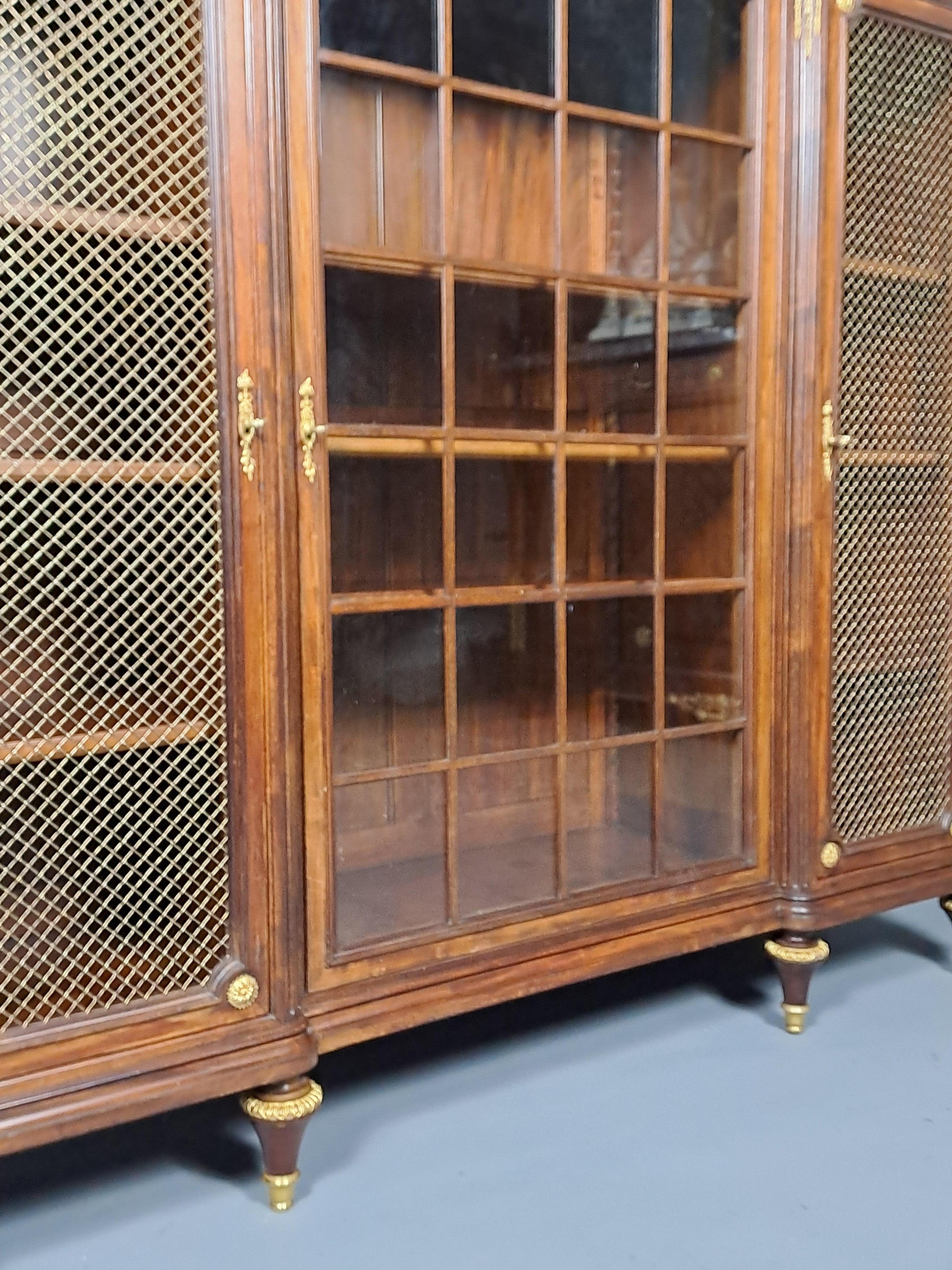 Libreria in stile Luigi XVI in mogano e bronzo dorato in vendita 5