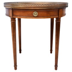 Table d'appoint de style Louis XVI Bouillot Gureridon Meubles Baker