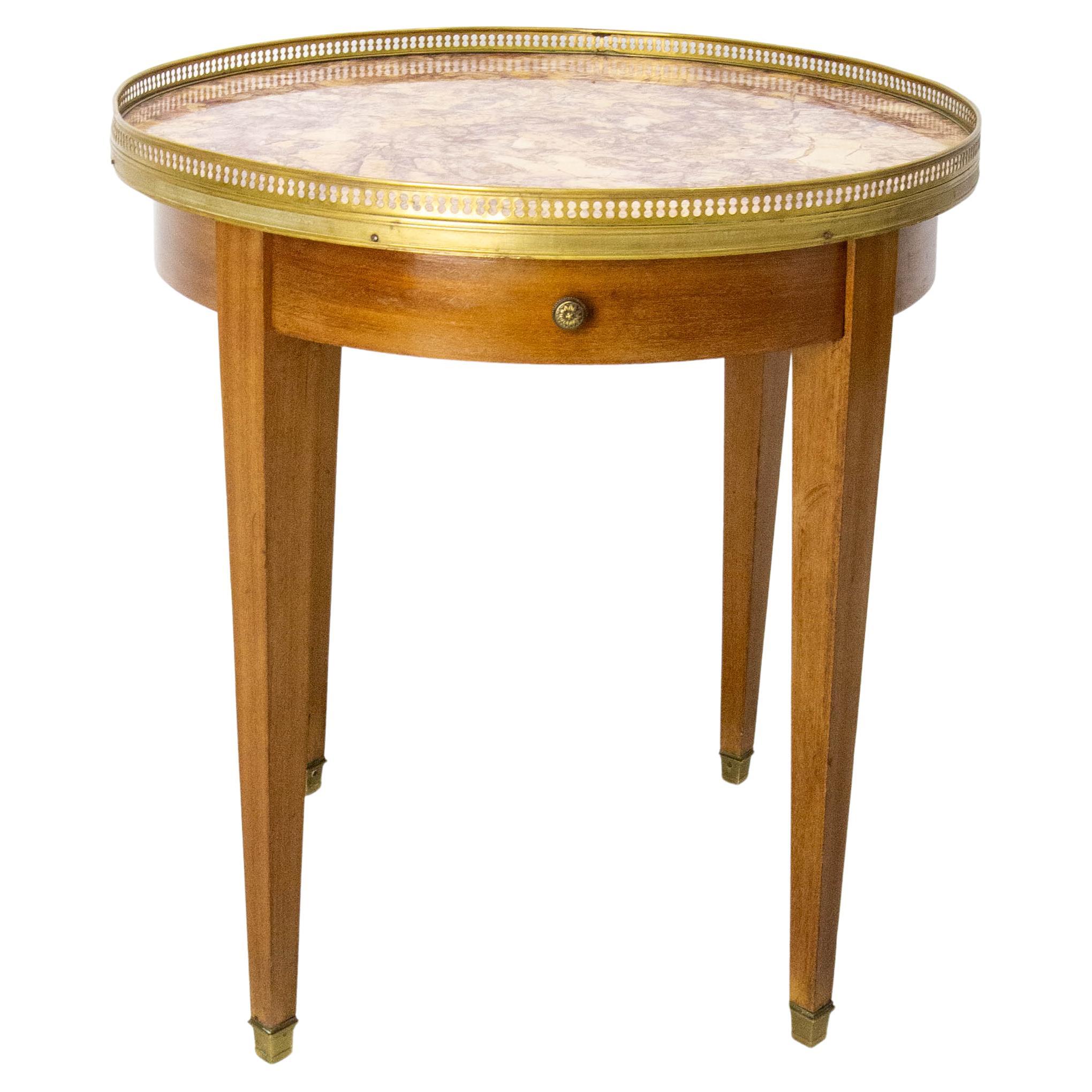 Niedriger Bouillotte-Tisch aus Messing, Marmor und Iroko im Louis-XVI.-Stil, um 1960